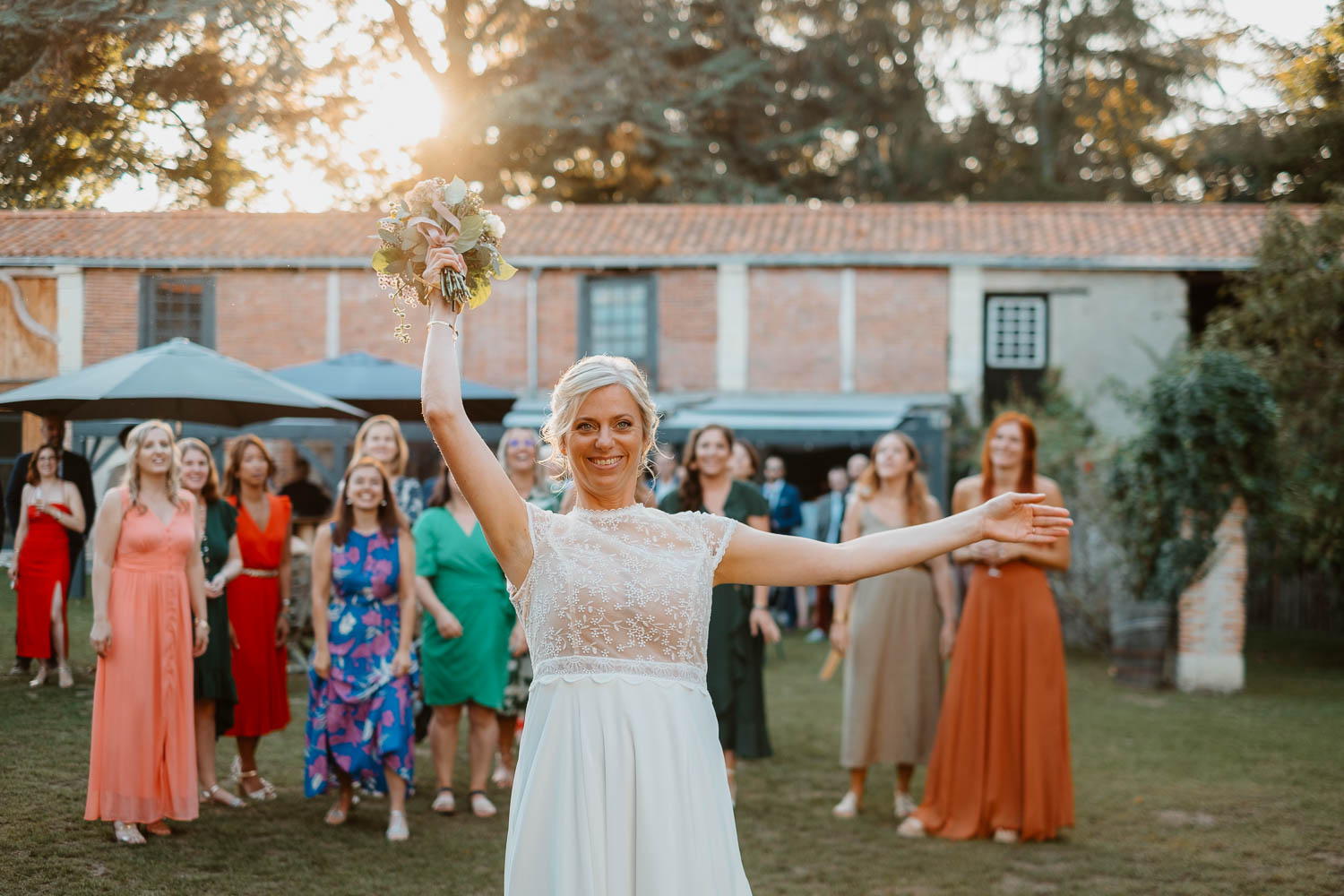 reportage photo lancer bouquet mariage— Domaine de la Mazure Chapelle Basse Mer