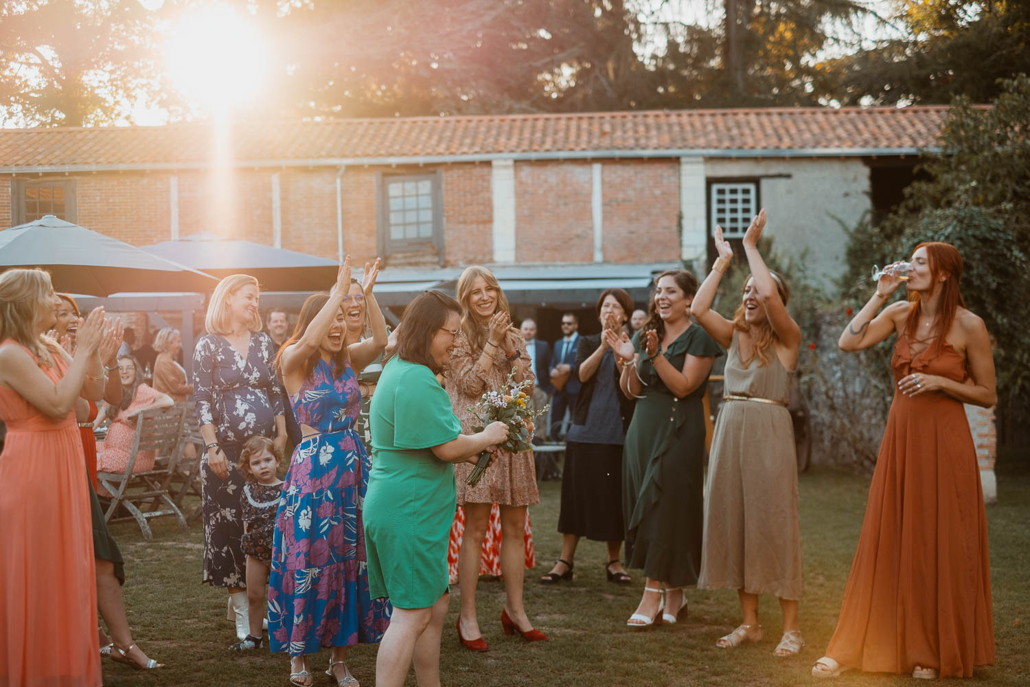 reportage photo lancer bouquet mariage— Domaine de la Mazure Chapelle Basse Mer