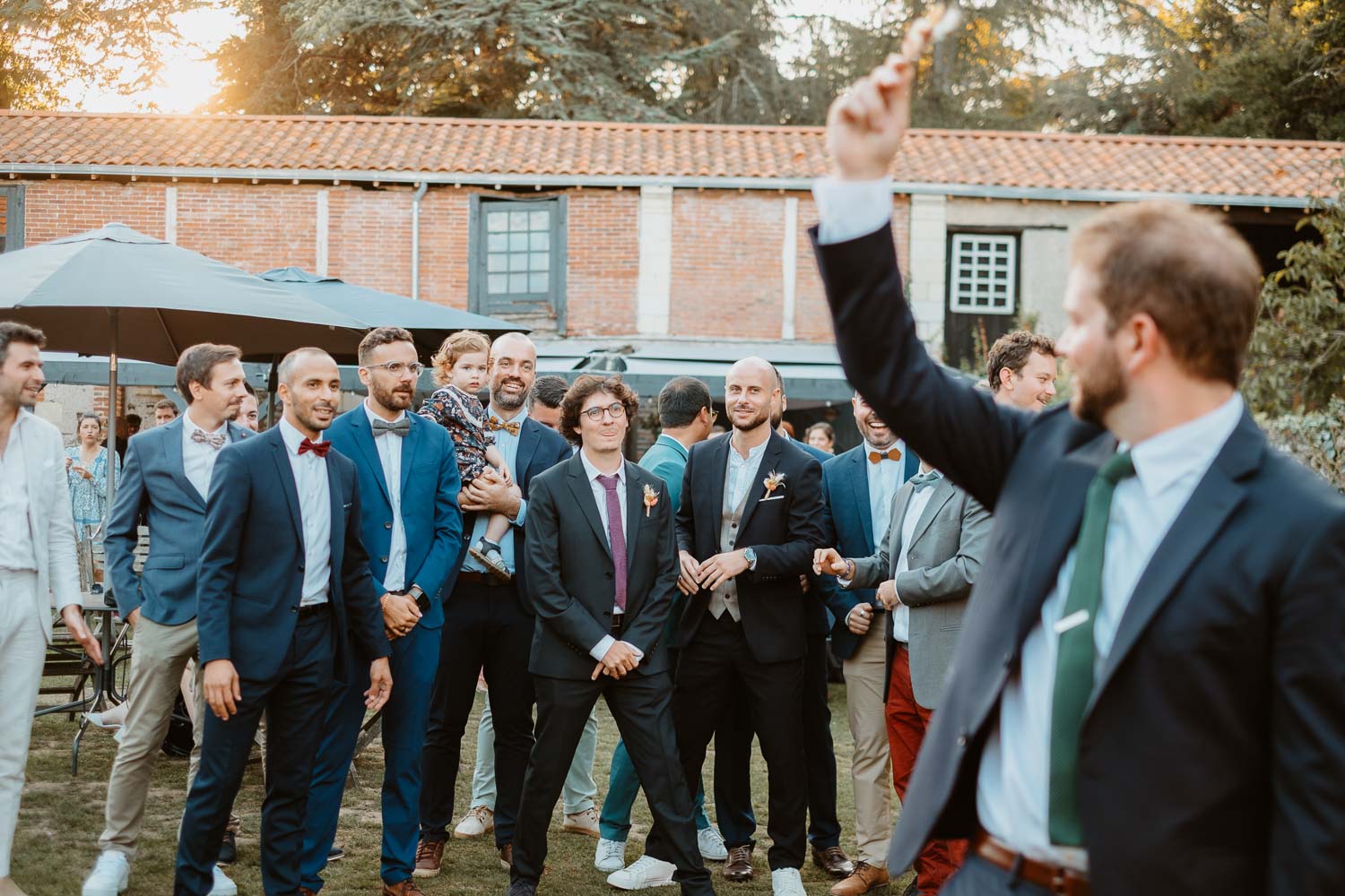 reportage photo lancer bouquet mariage— Domaine de la Mazure Chapelle Basse Mer