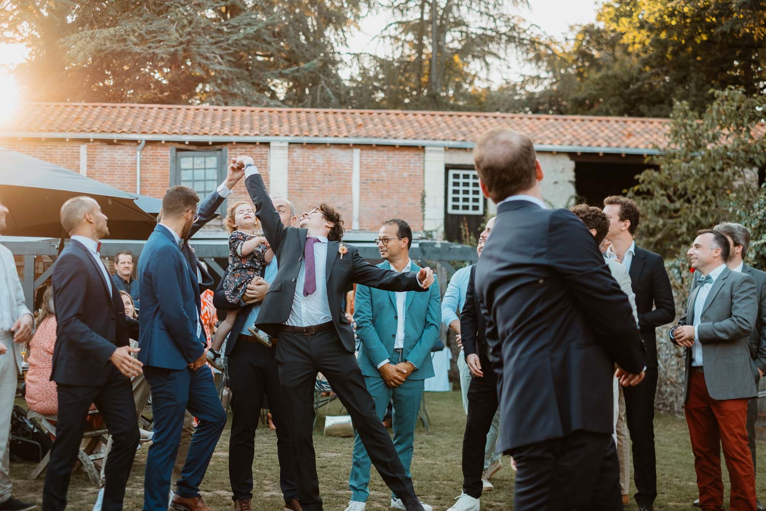 reportage photo lancer bouquet mariage— Domaine de la Mazure Chapelle Basse Mer