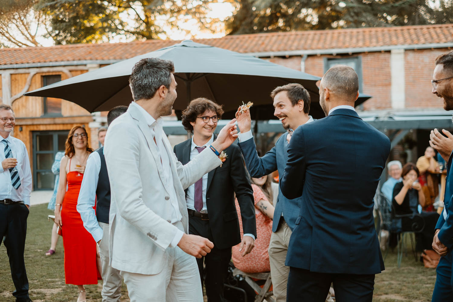 reportage photo lancer bouquet mariage— Domaine de la Mazure Chapelle Basse Mer
