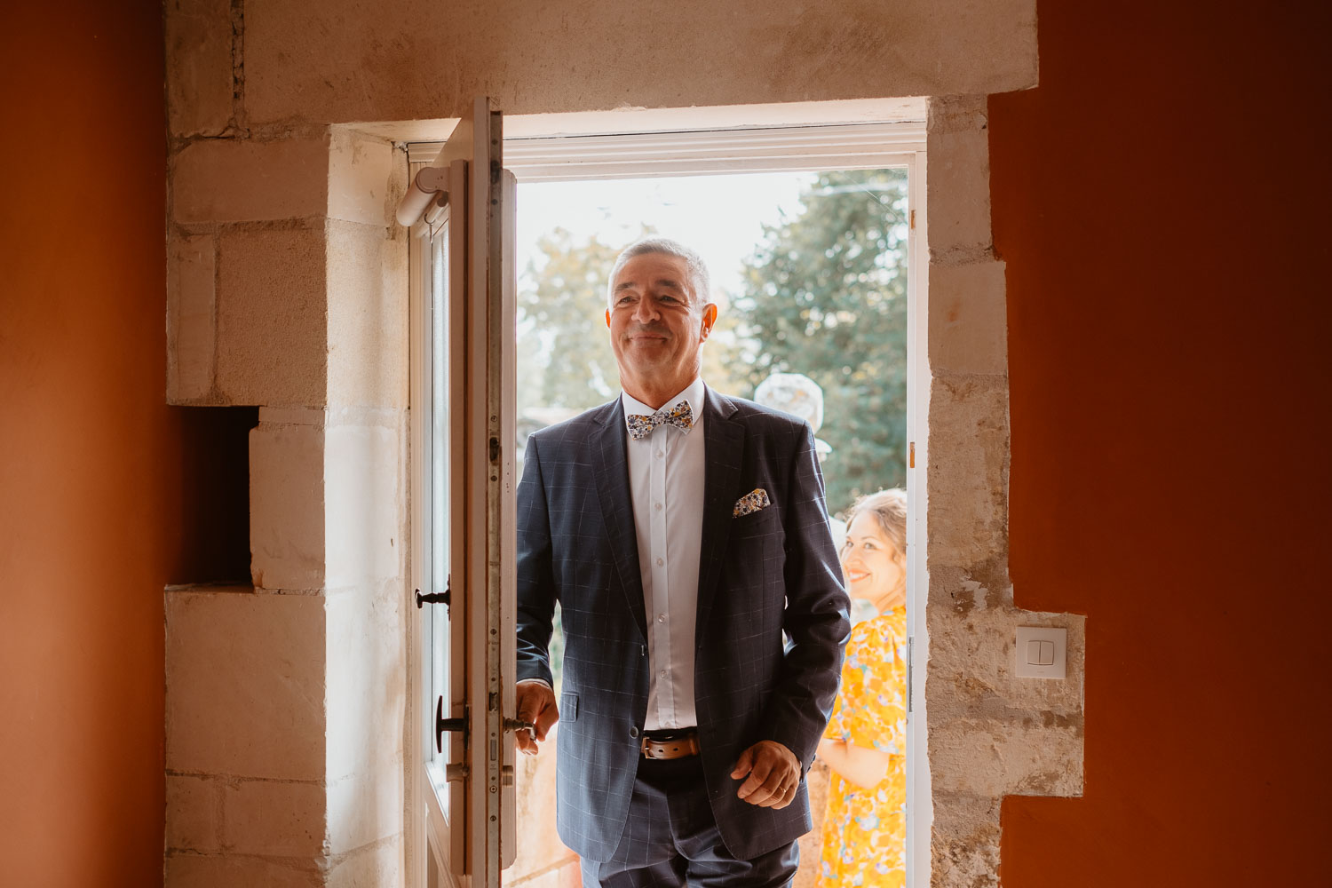reportage photo préparatifs robe mariée — Château de Théon à Cozes