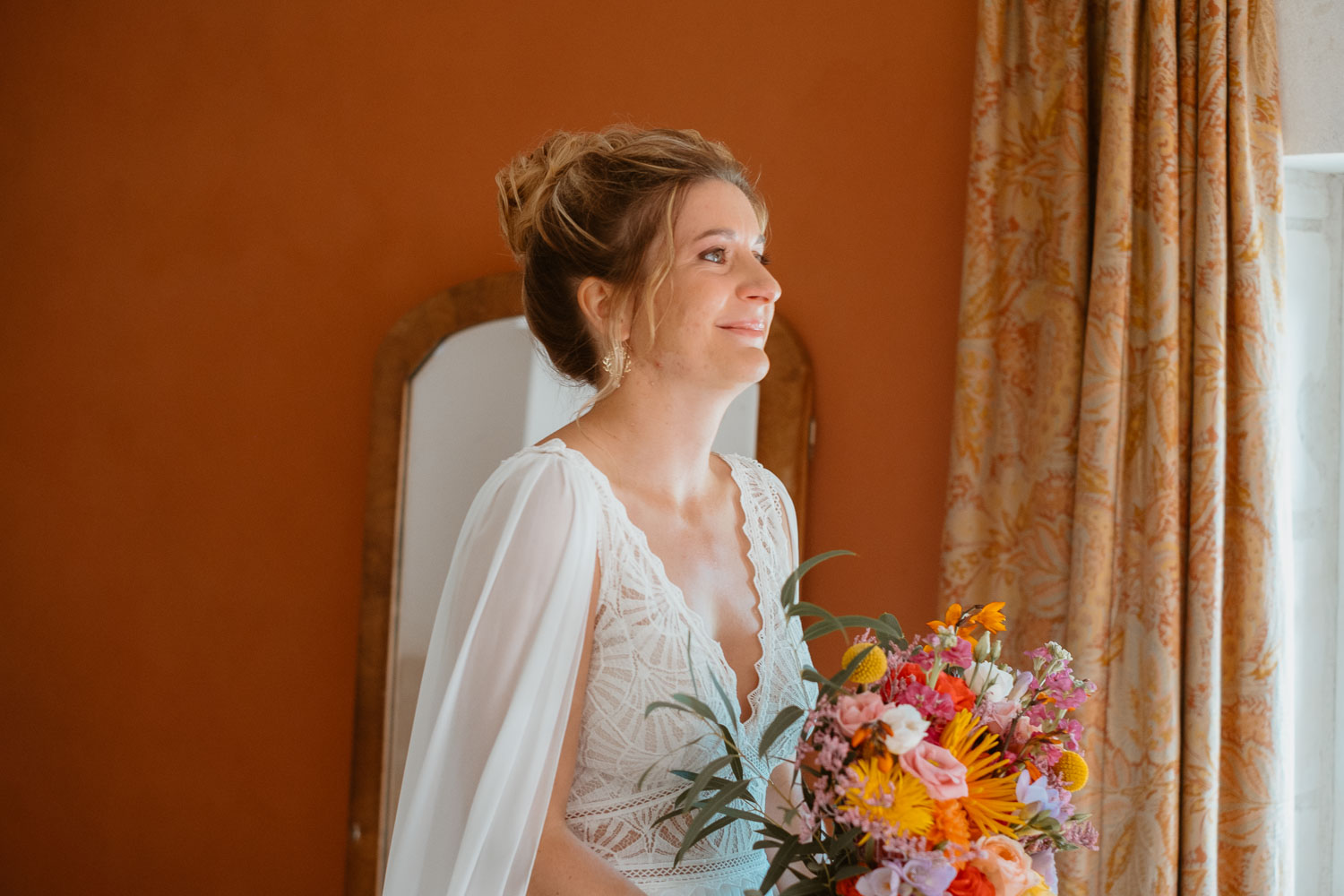 reportage photo préparatifs robe mariée — Château de Théon à Cozes