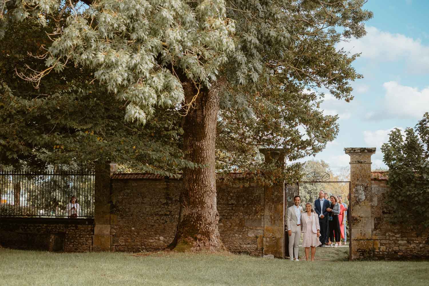 reportage photo mariage lifestyle cérémonie laïque — Château de Théon à Cozes