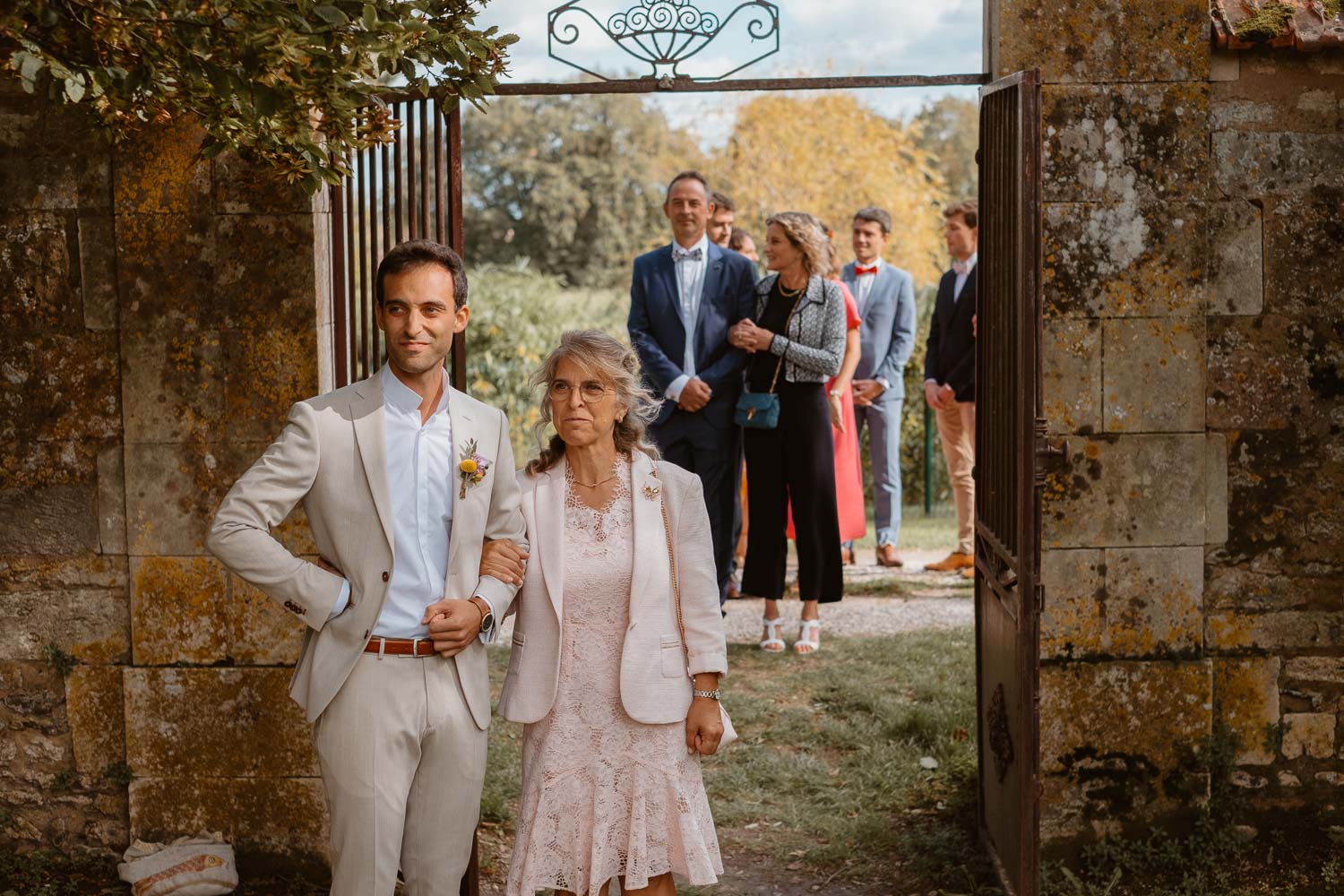 reportage photo mariage lifestyle cérémonie laïque — Château de Théon à Cozes