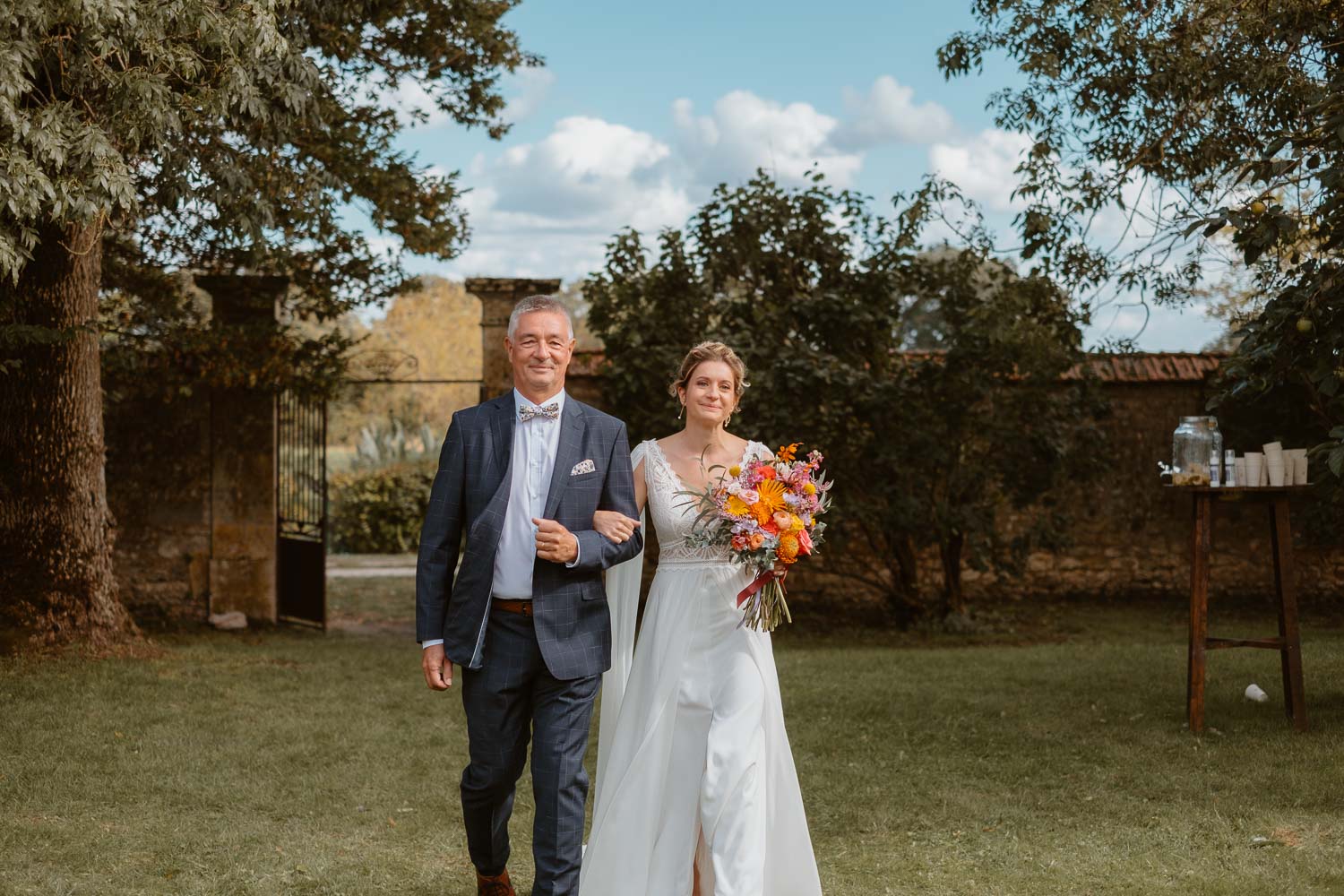 reportage photo mariage lifestyle cérémonie laïque — Château de Théon à Cozes