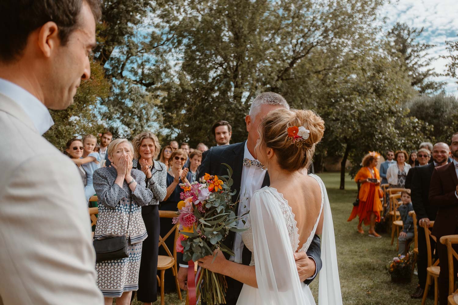 reportage photo mariage lifestyle cérémonie laïque — Château de Théon à Cozes