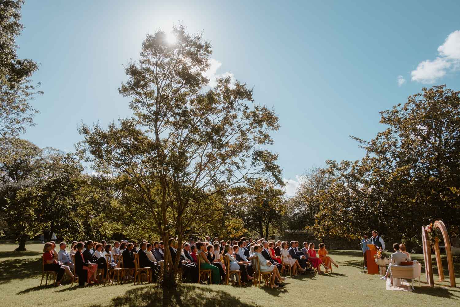 reportage photo mariage lifestyle cérémonie laïque — Château de Théon à Cozes