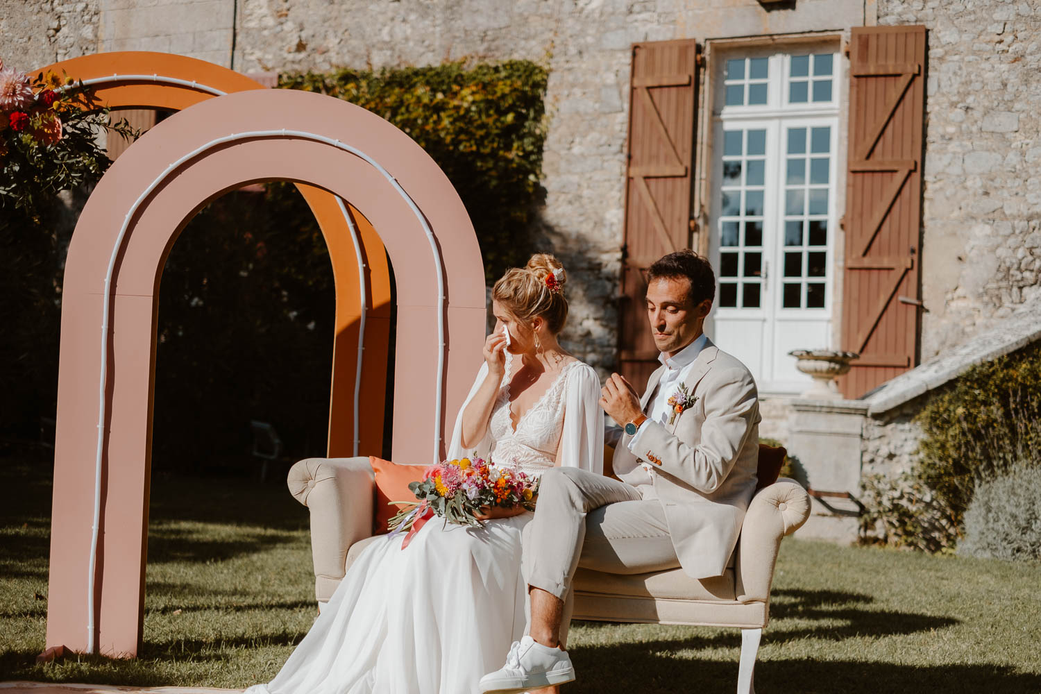reportage photo mariage lifestyle cérémonie laïque — Château de Théon à Cozes