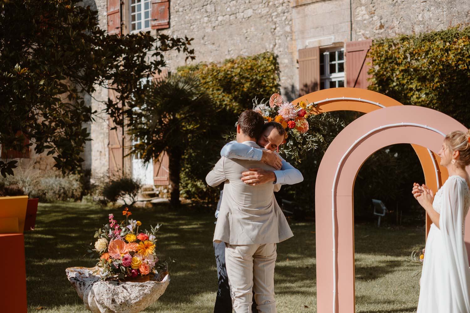 reportage photo mariage lifestyle cérémonie laïque — Château de Théon à Cozes