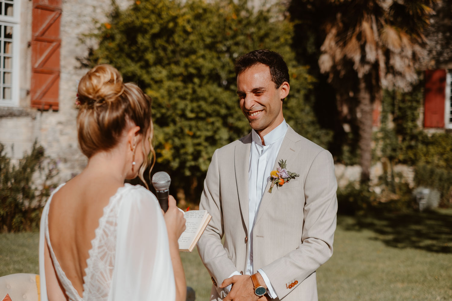 reportage photo mariage lifestyle cérémonie laïque — Château de Théon à Cozes