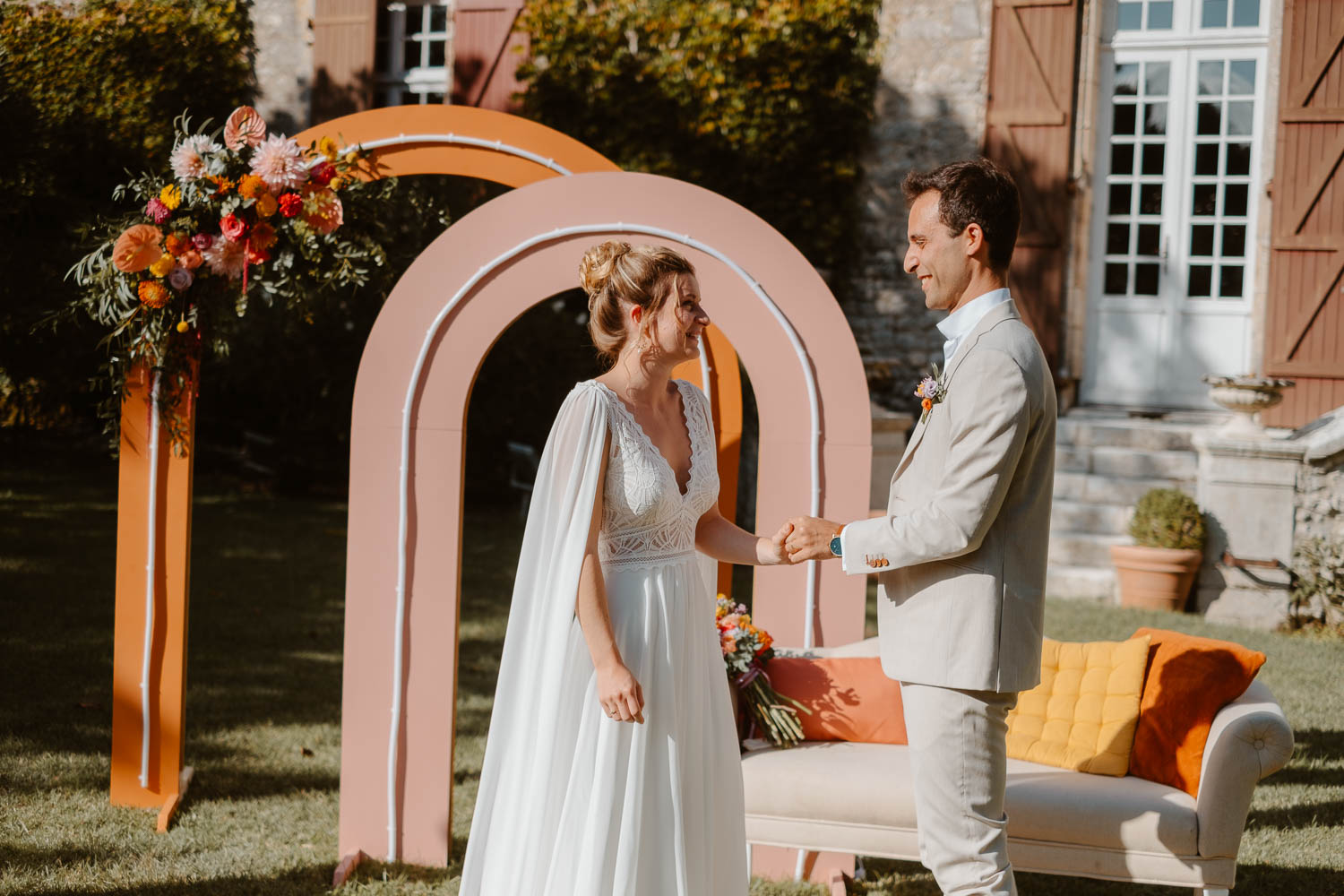 reportage photo mariage lifestyle cérémonie laïque — Château de Théon à Cozes