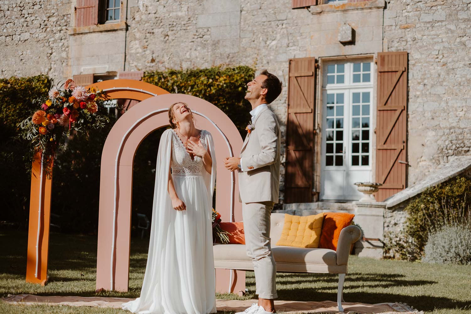 reportage photo mariage lifestyle cérémonie laïque — Château de Théon à Cozes