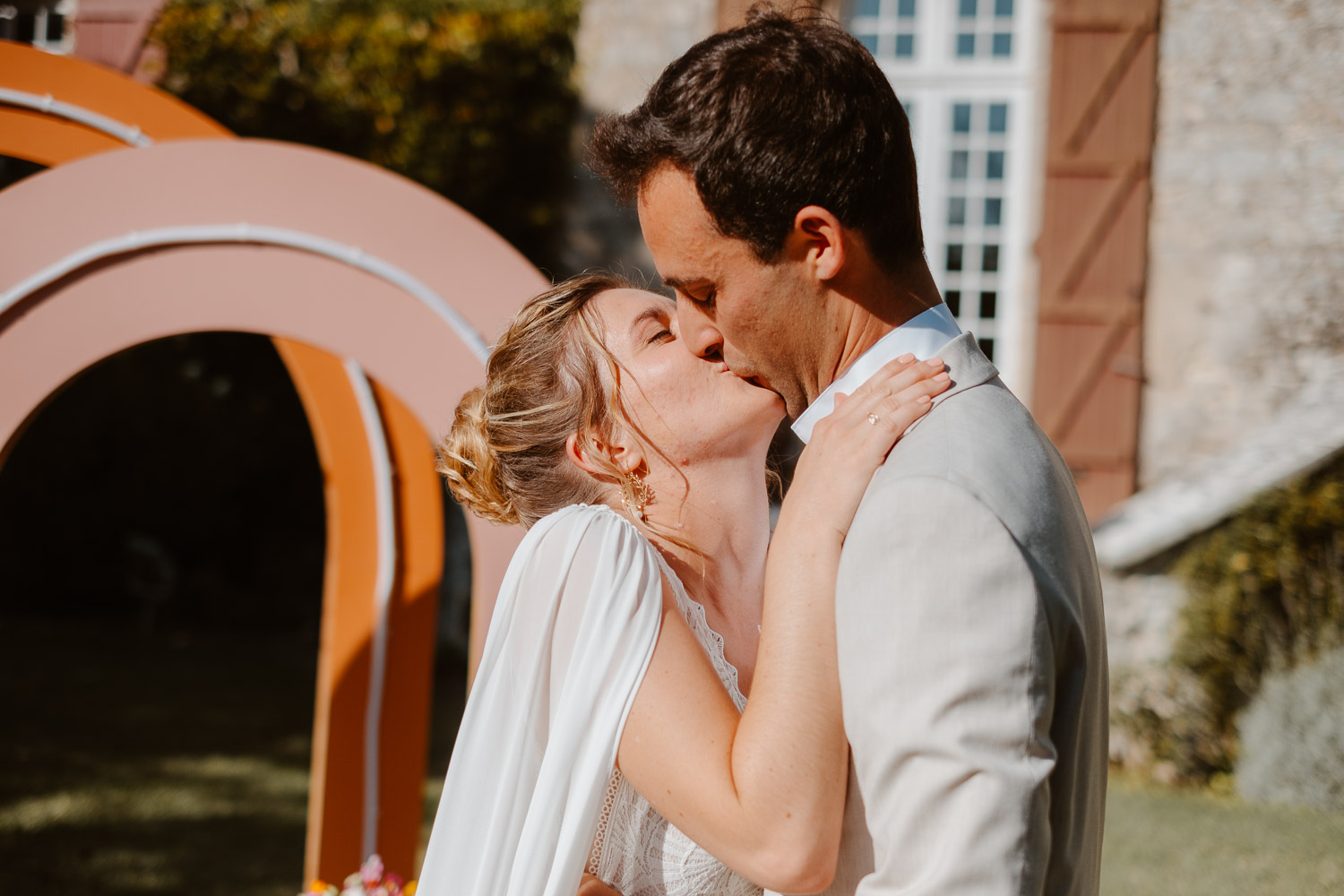 reportage photo mariage lifestyle cérémonie laïque — Château de Théon à Cozes