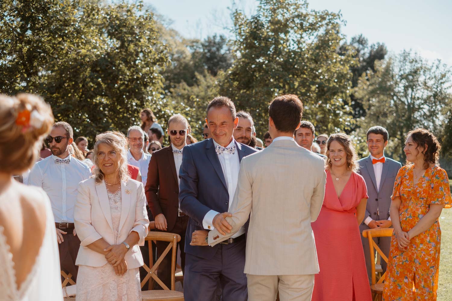 reportage photo mariage lifestyle cérémonie laïque — Château de Théon à Cozes