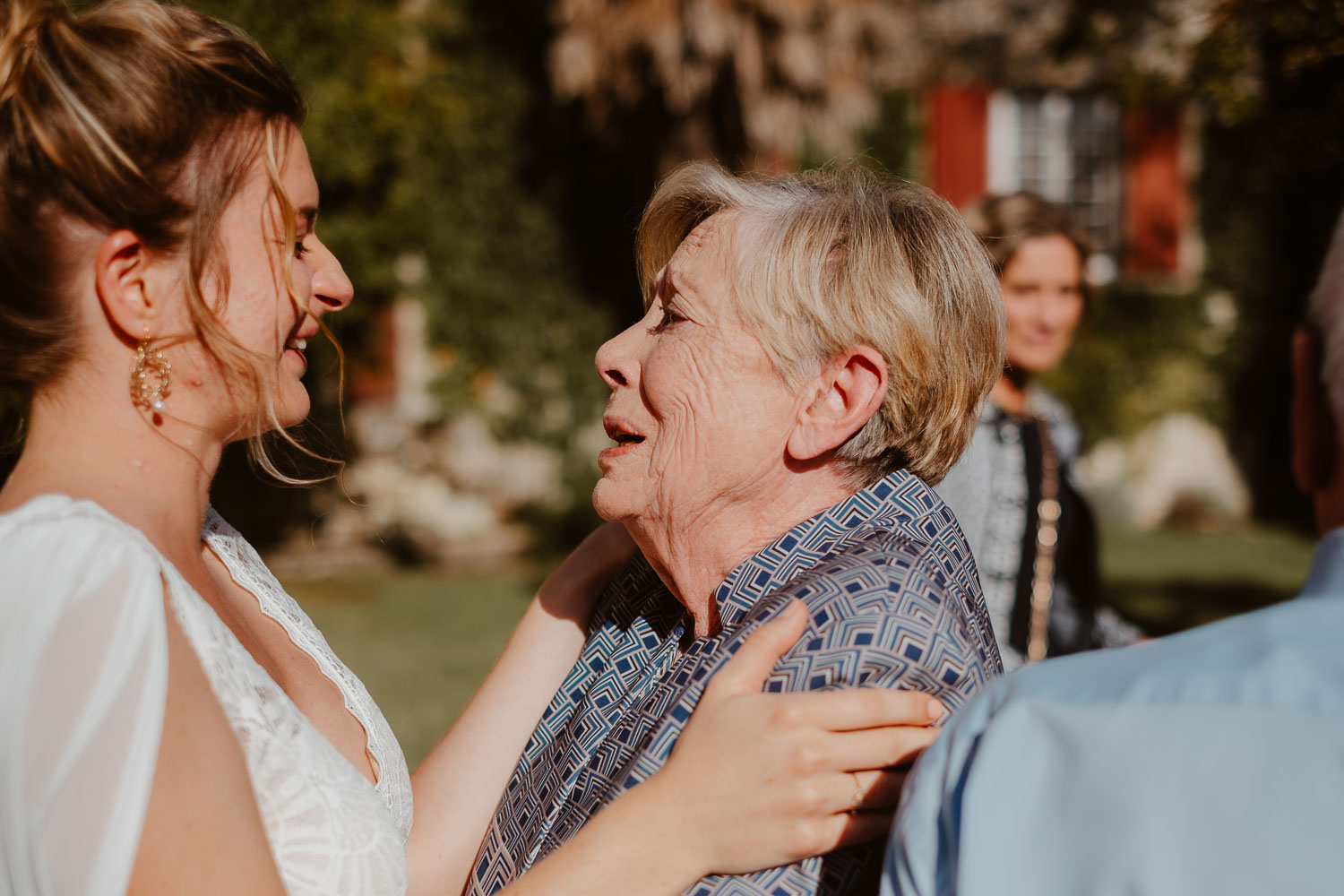 reportage photo mariage lifestyle cérémonie laïque — Château de Théon à Cozes