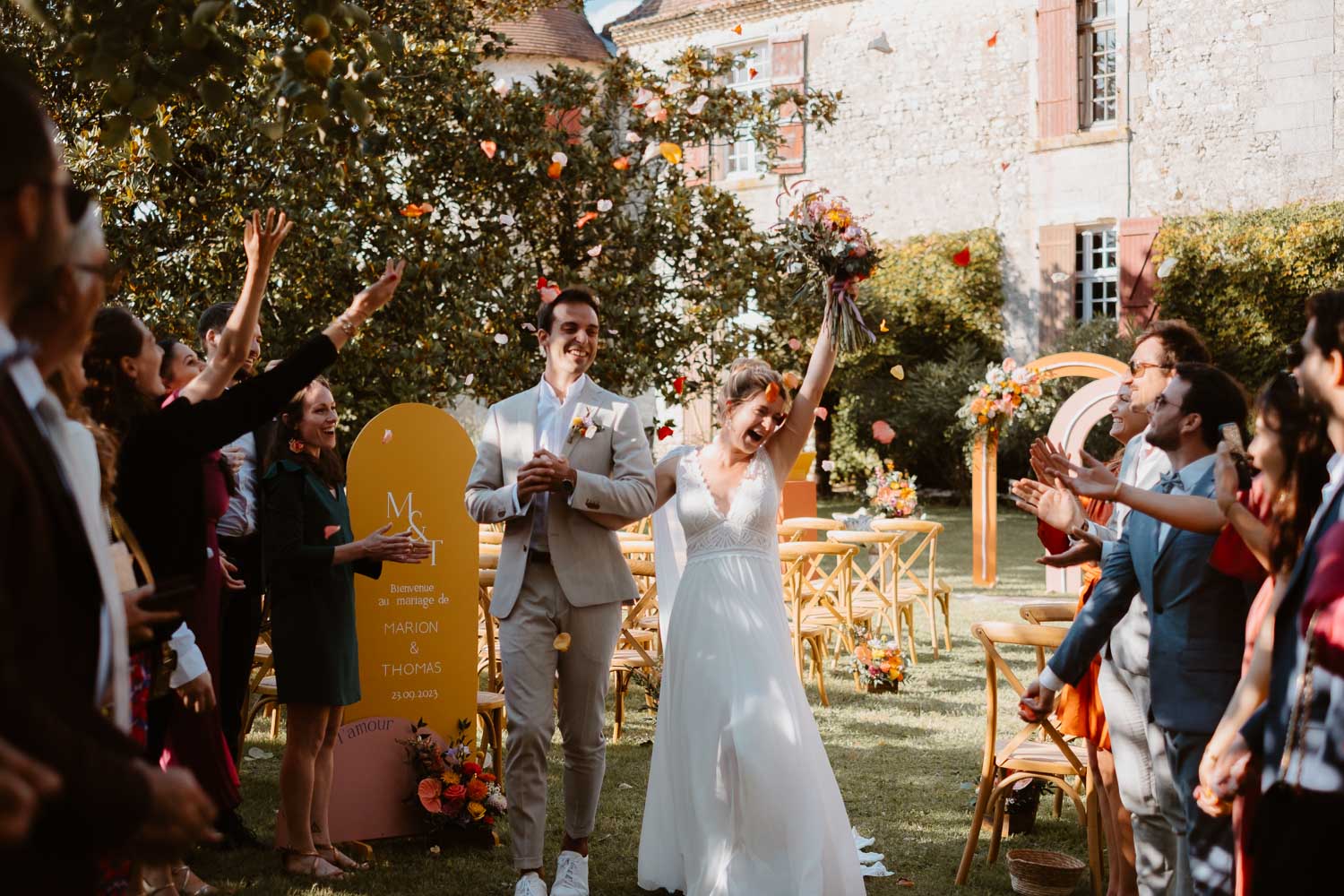 reportage photo mariage lifestyle cérémonie laïque — Château de Théon à Cozes