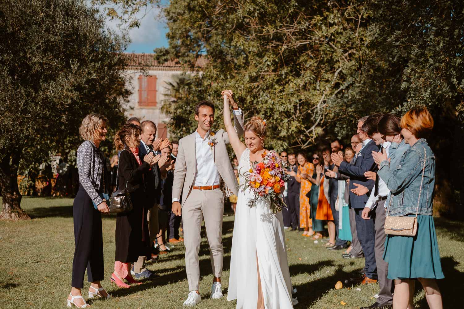 reportage photo mariage lifestyle cérémonie laïque — Château de Théon à Cozes
