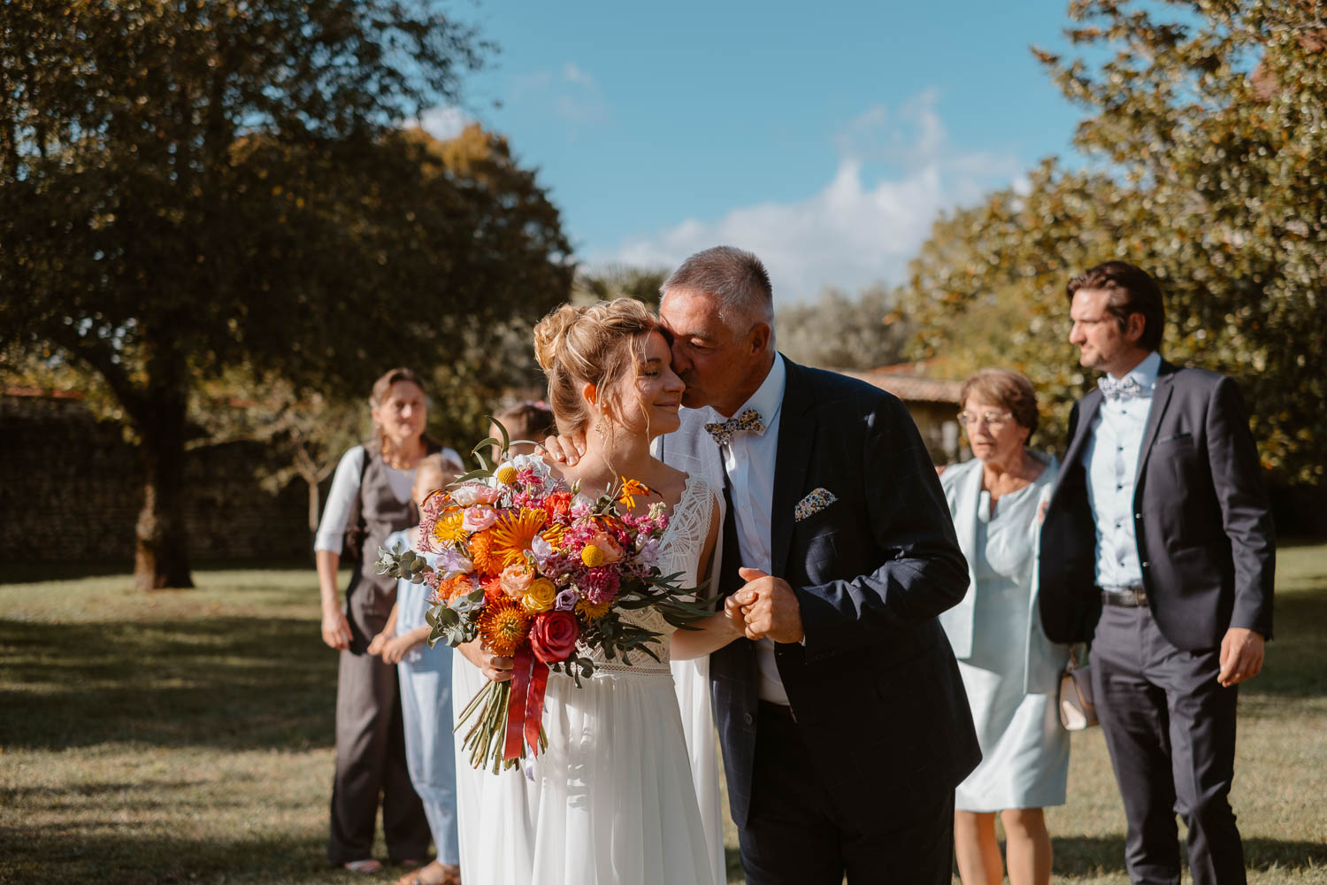 reportage photo mariage lifestyle cérémonie laïque — Château de Théon à Cozes