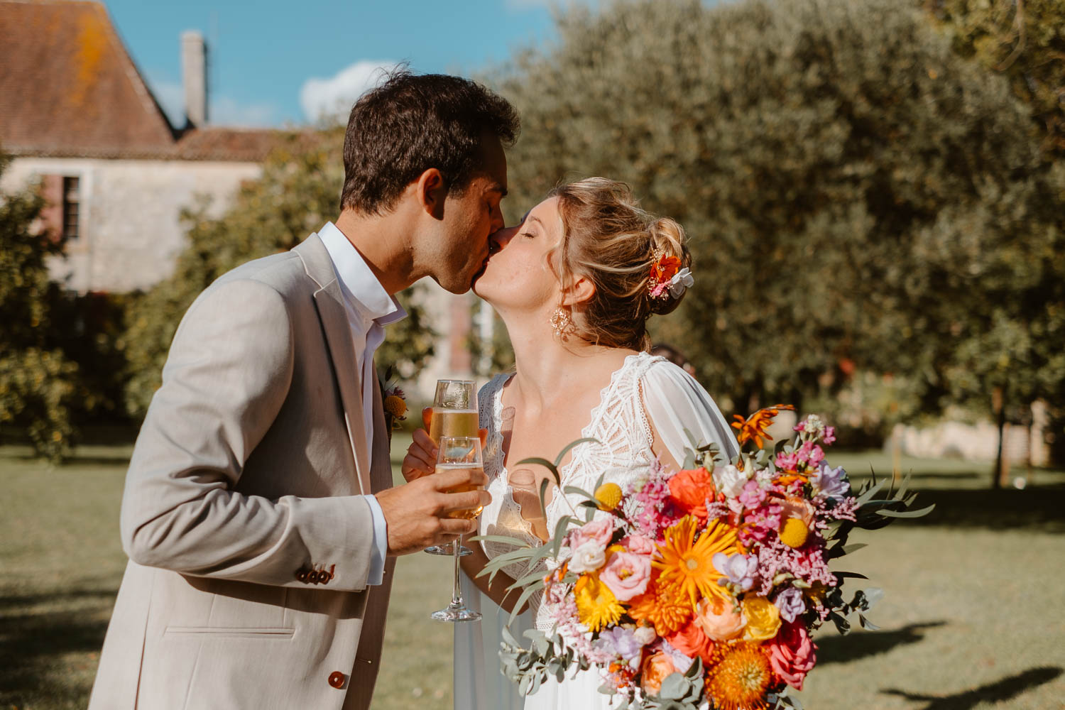 reportage photo lifestyle instants de vie cocktail mariage— Château de Théon à Cozes