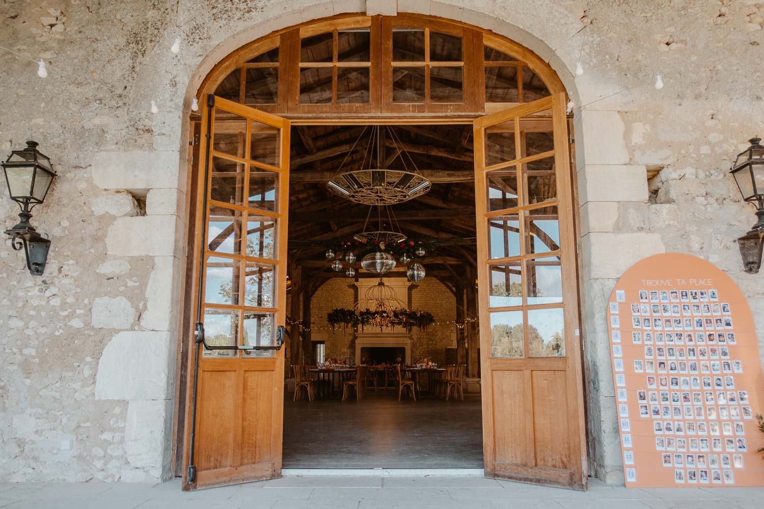 scénographie décoration salle mariage— Château de Théon à Cozes