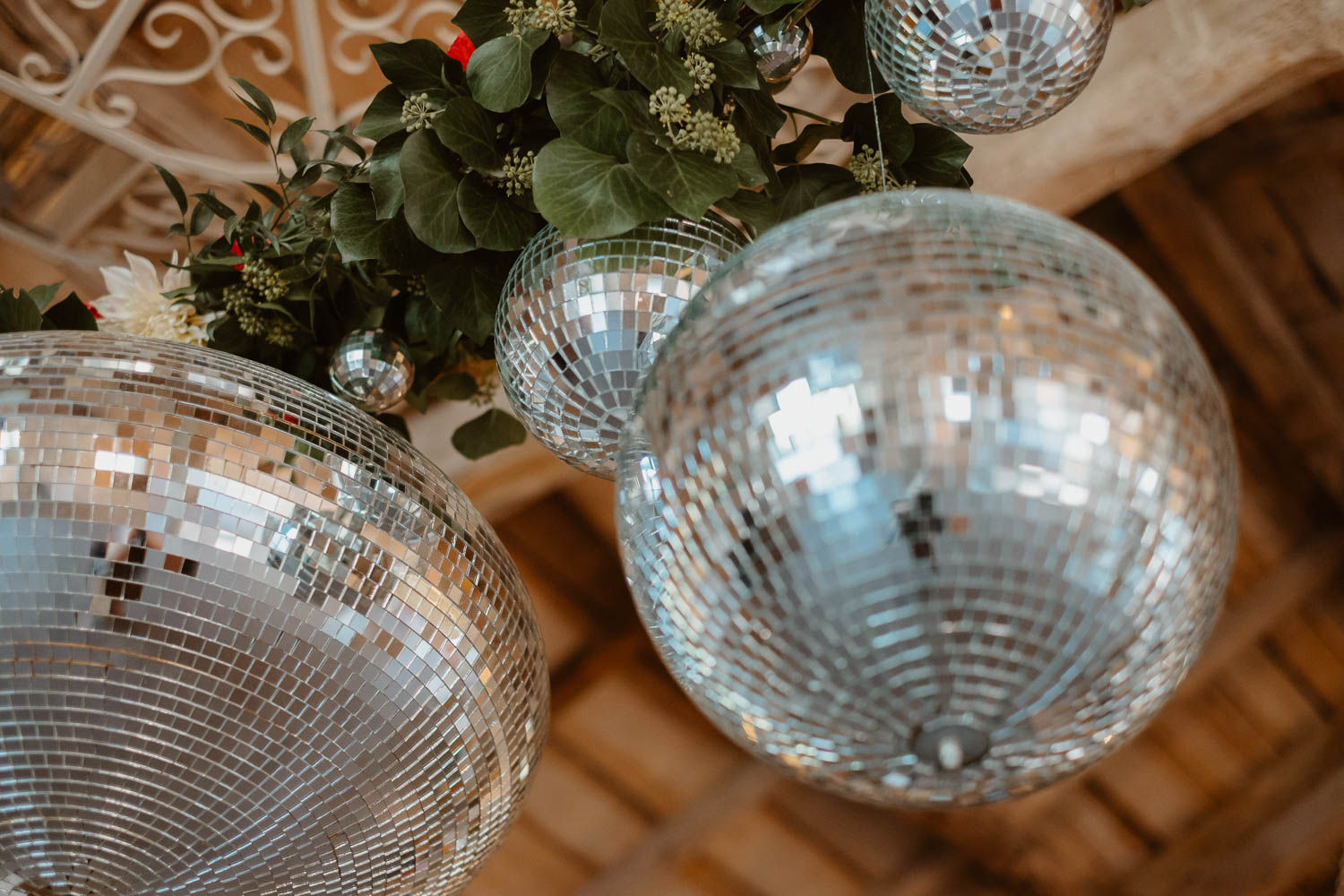 scénographie décoration Studio Aloki salle mariage— Château de Théon à Cozes