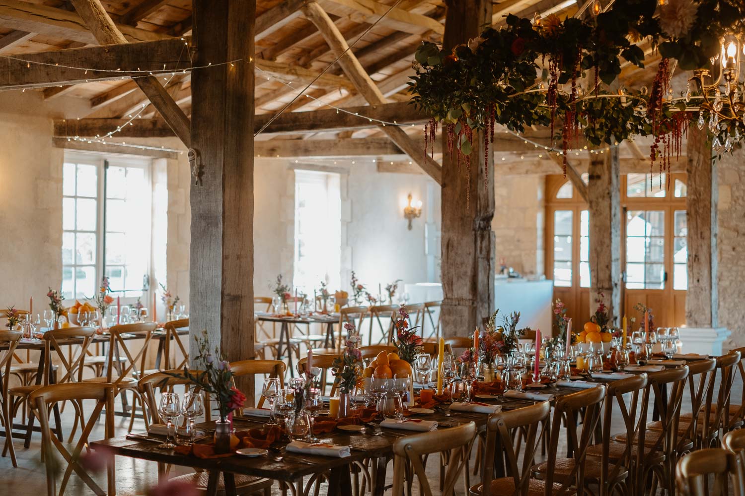 scénographie décoration salle mariage— Château de Théon à Cozes