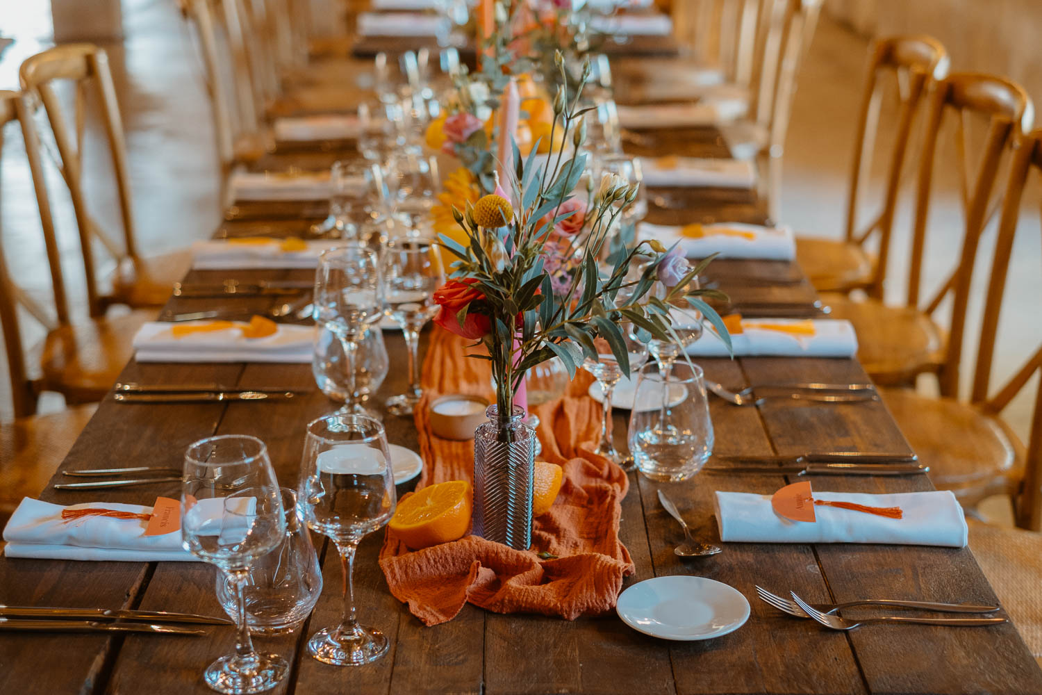 scénographie décoration Studio Aloki salle mariage— Château de Théon à Cozes