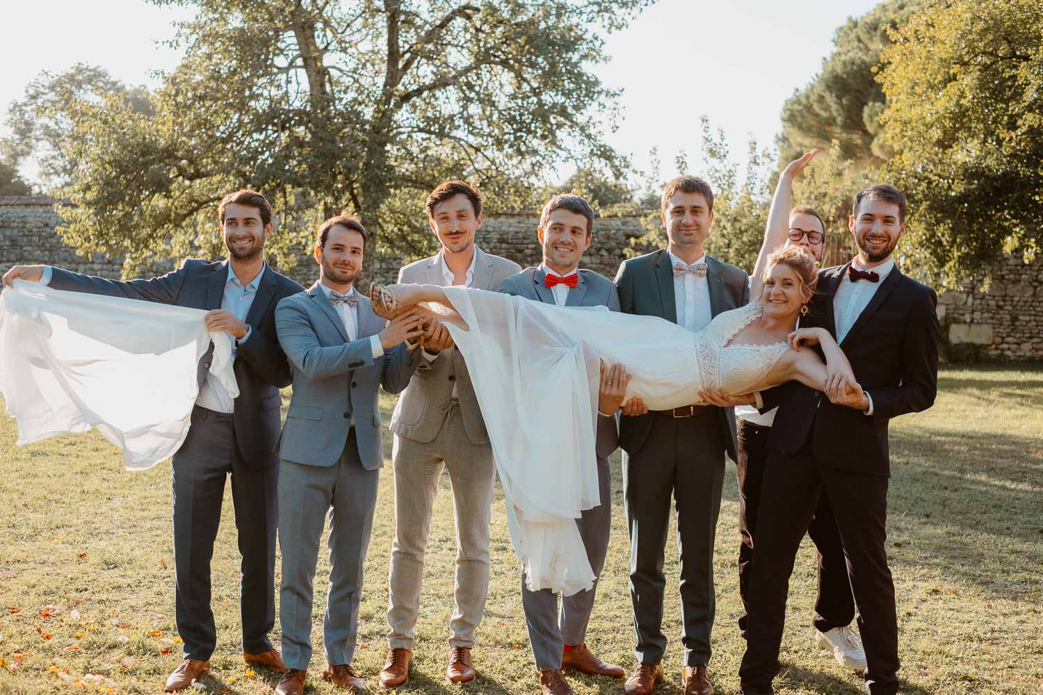 reportage photo groupe mariage— Château de Théon à Cozes