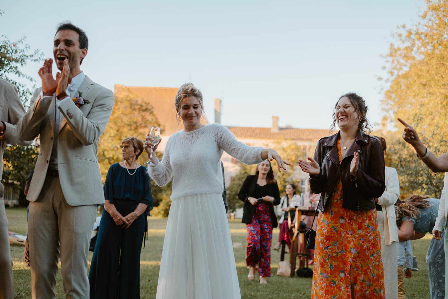 reportage photo lifestyle instants de vie cocktail mariage— Château de Théon à Cozes