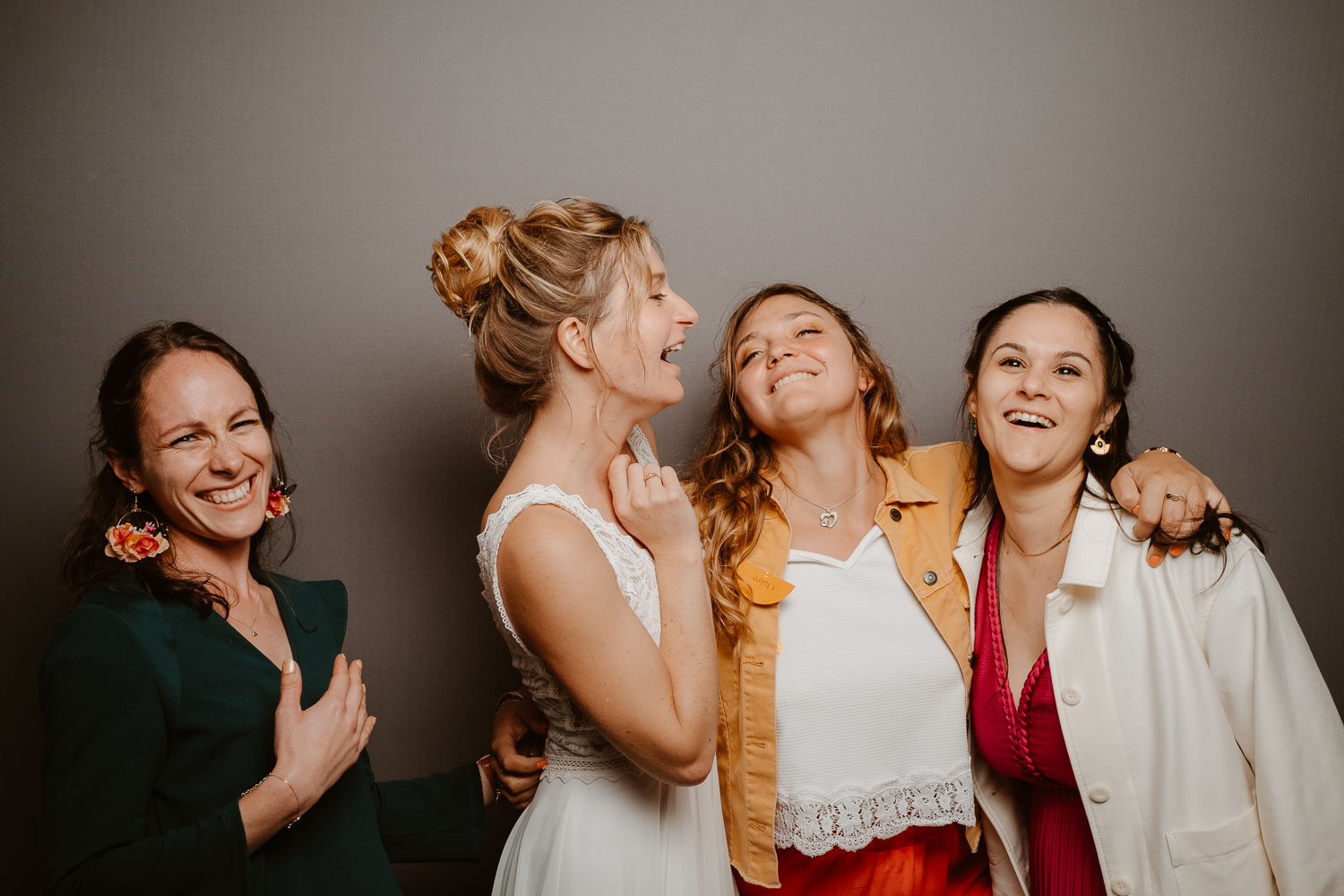 studio photo fun photomaton soirée mariage — Château de Théon à Cozes