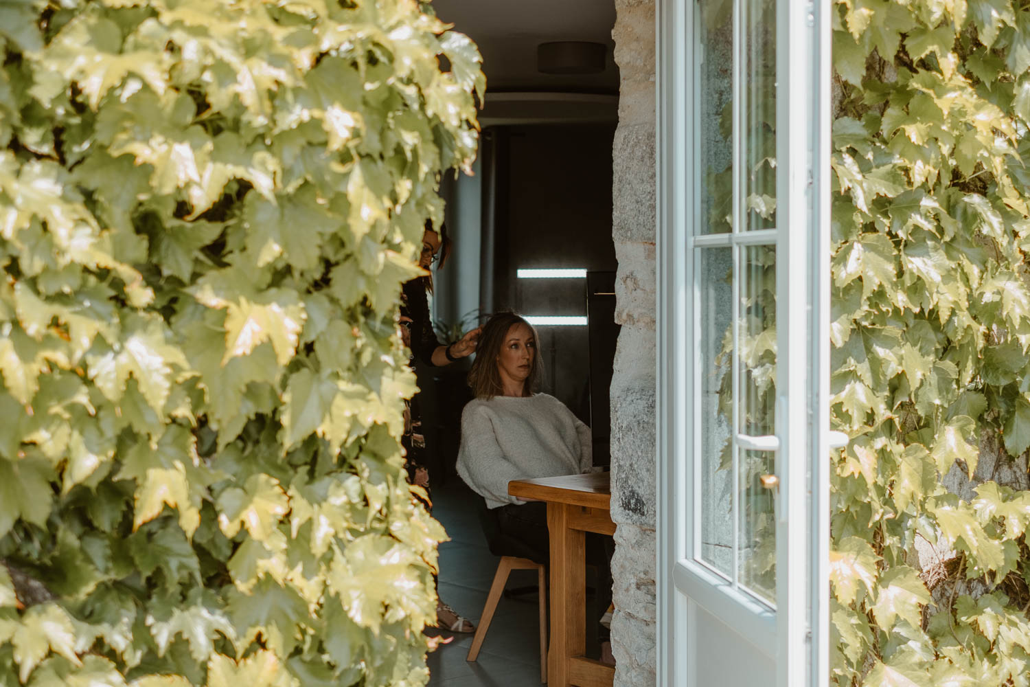 reportage photo préparatifs mariage — Domaine de la Moinardière à Le Bernard Vendée