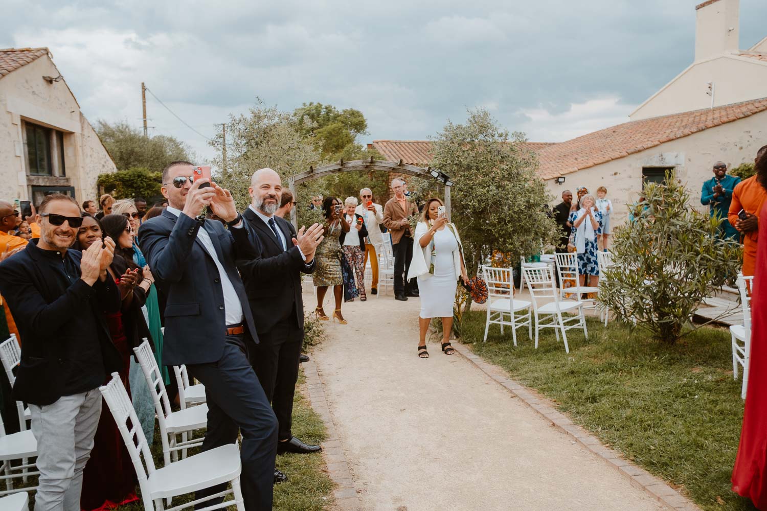 reportage photo mariage lifestyle cérémonie laïque — Domaine de la Moinardière à Le Bernard Vendée