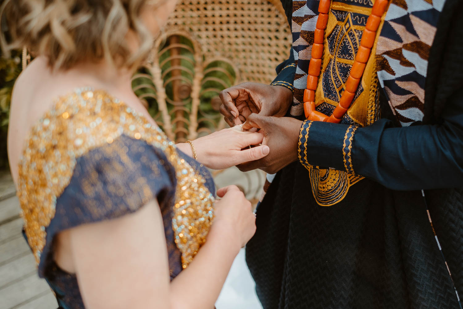 reportage photo mariage lifestyle cérémonie laïque — Domaine de la Moinardière à Le Bernard Vendée