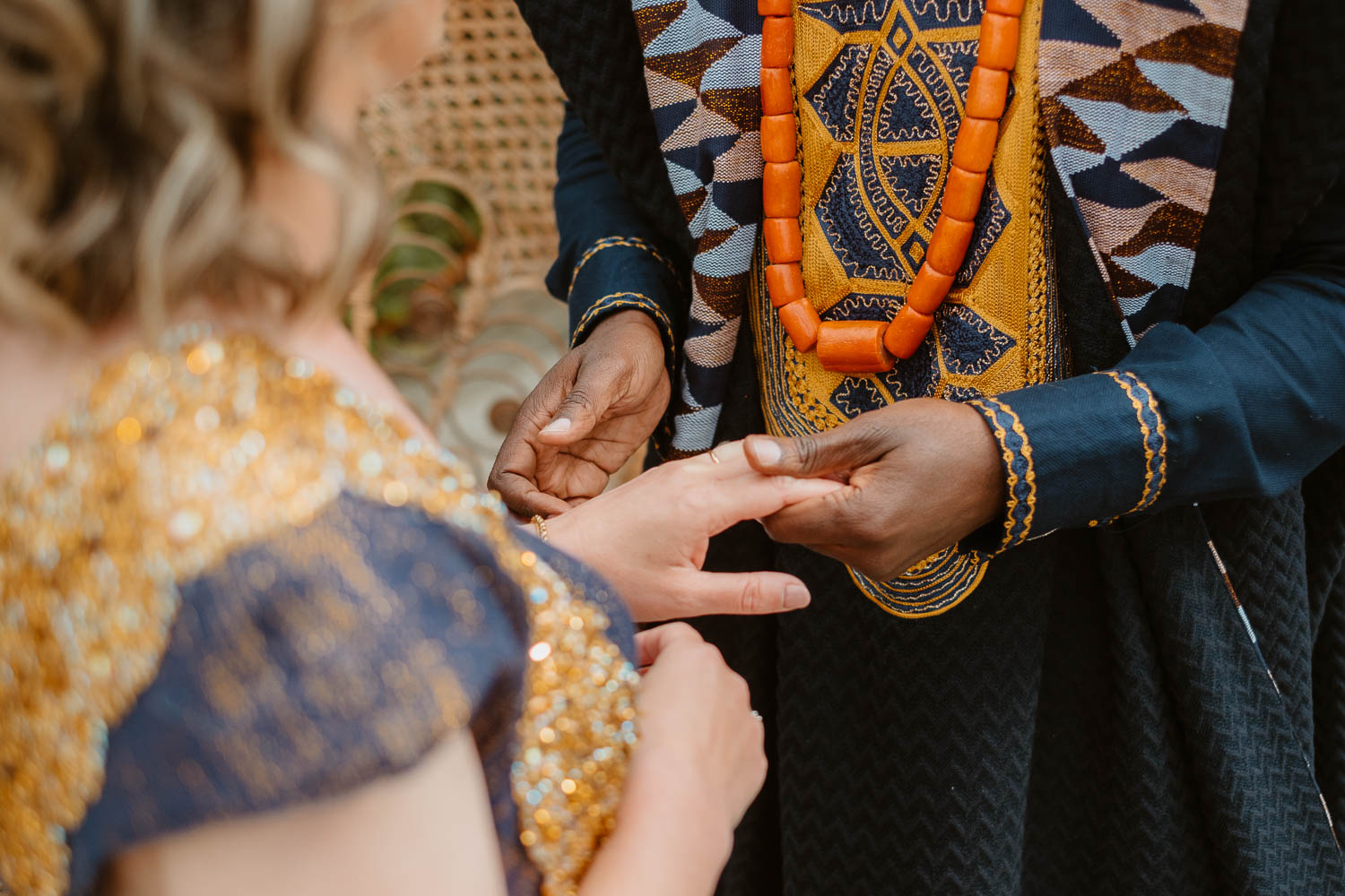 reportage photo mariage lifestyle cérémonie laïque — Domaine de la Moinardière à Le Bernard Vendée