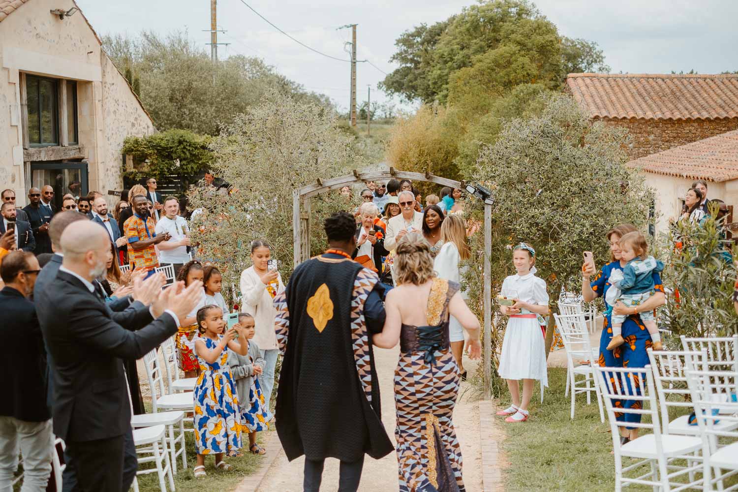 reportage photo mariage lifestyle cérémonie laïque — Domaine de la Moinardière à Le Bernard Vendée