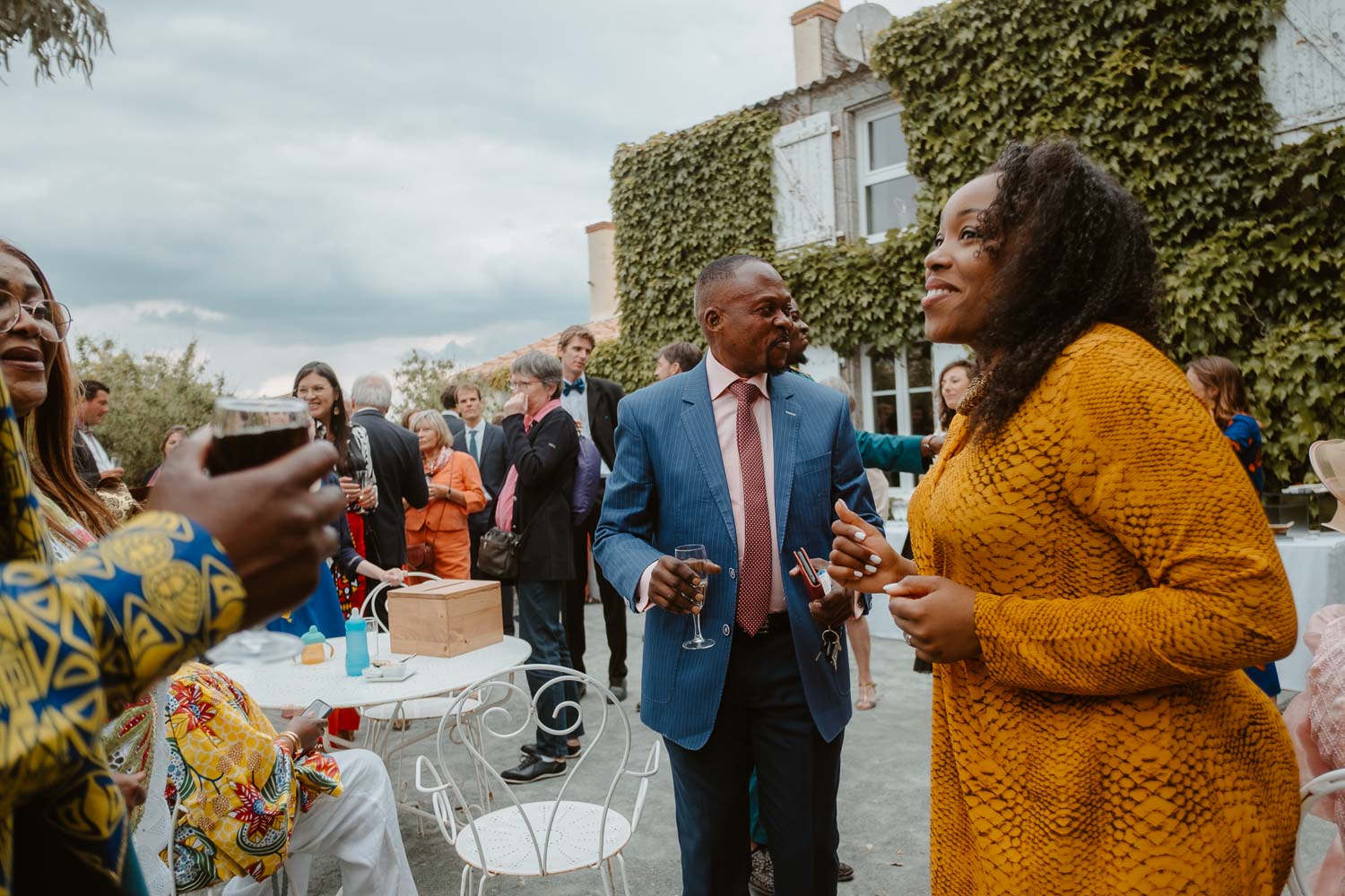 reportage photo lifestyle instants de vie cocktail mariage— Domaine de la Moinardière à Le Bernard Vendée