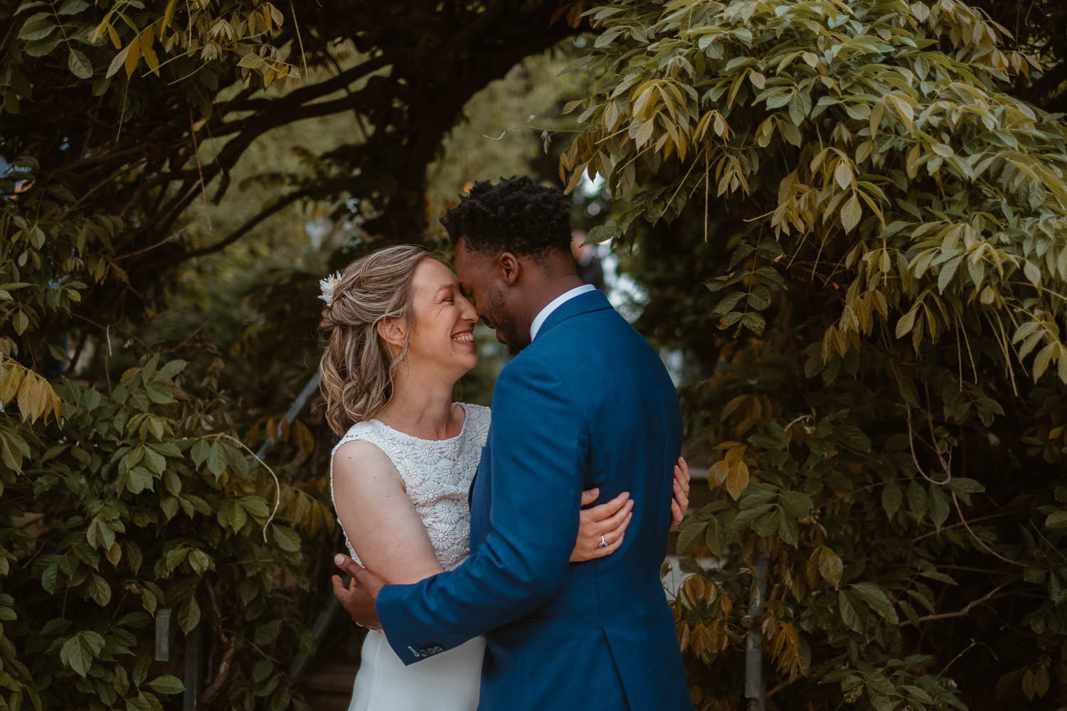 séance photo couple jeunes mariés — Domaine de la Moinardière à Le Bernard Vendée
