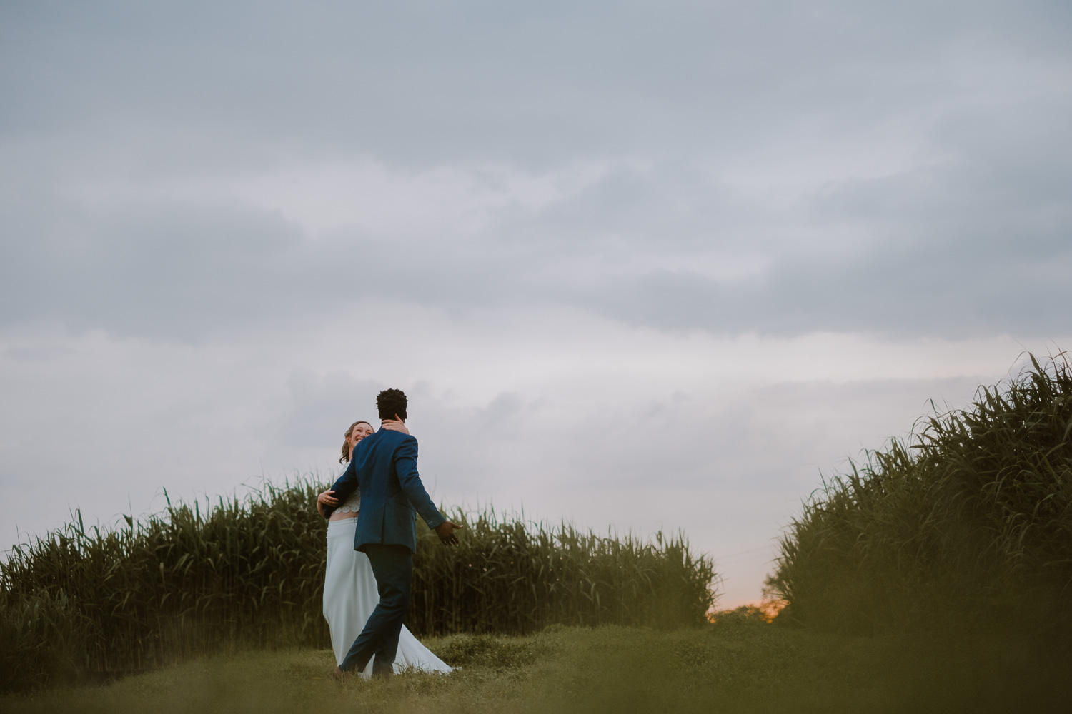 séance photo couple jeunes mariés — Domaine de la Moinardière à Le Bernard Vendée
