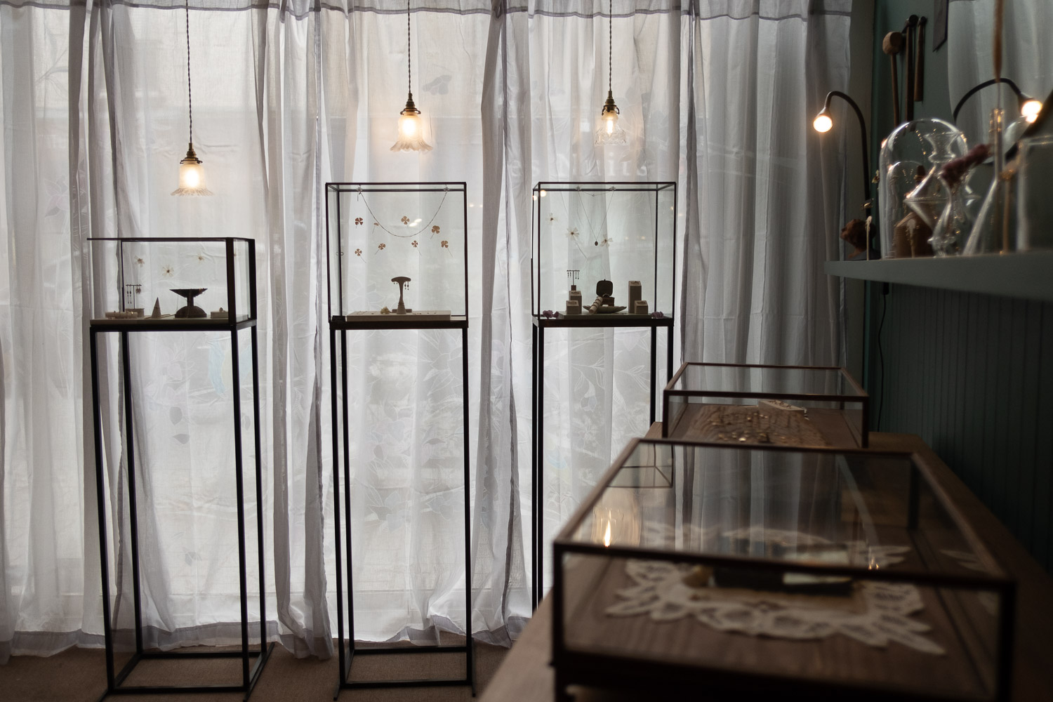 Séance photo portrait artisan créateur boutique atelier Helene Turbé Joaillère Bijoux à Nantes