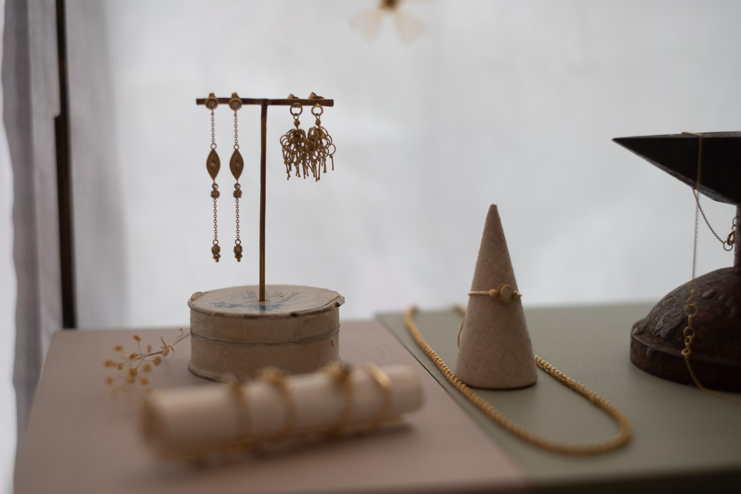 Séance photo portrait artisan créateur boutique atelier Helene Turbé Joaillère Bijoux à Nantes