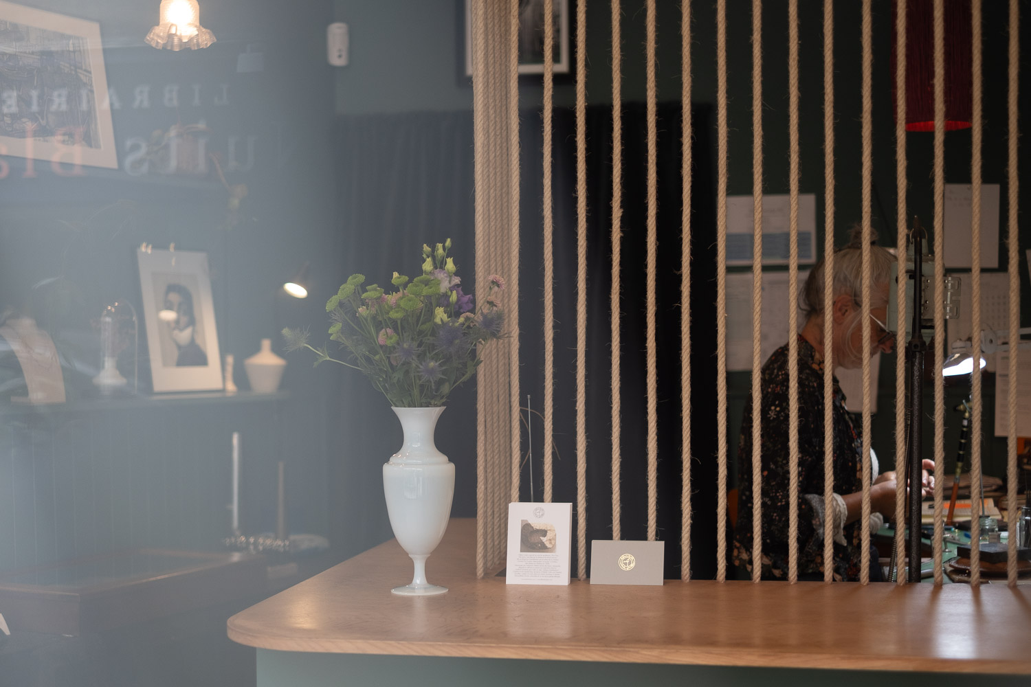 Séance photo portrait artisan créateur boutique atelier Helene Turbé Joaillère Bijoux à Nantes