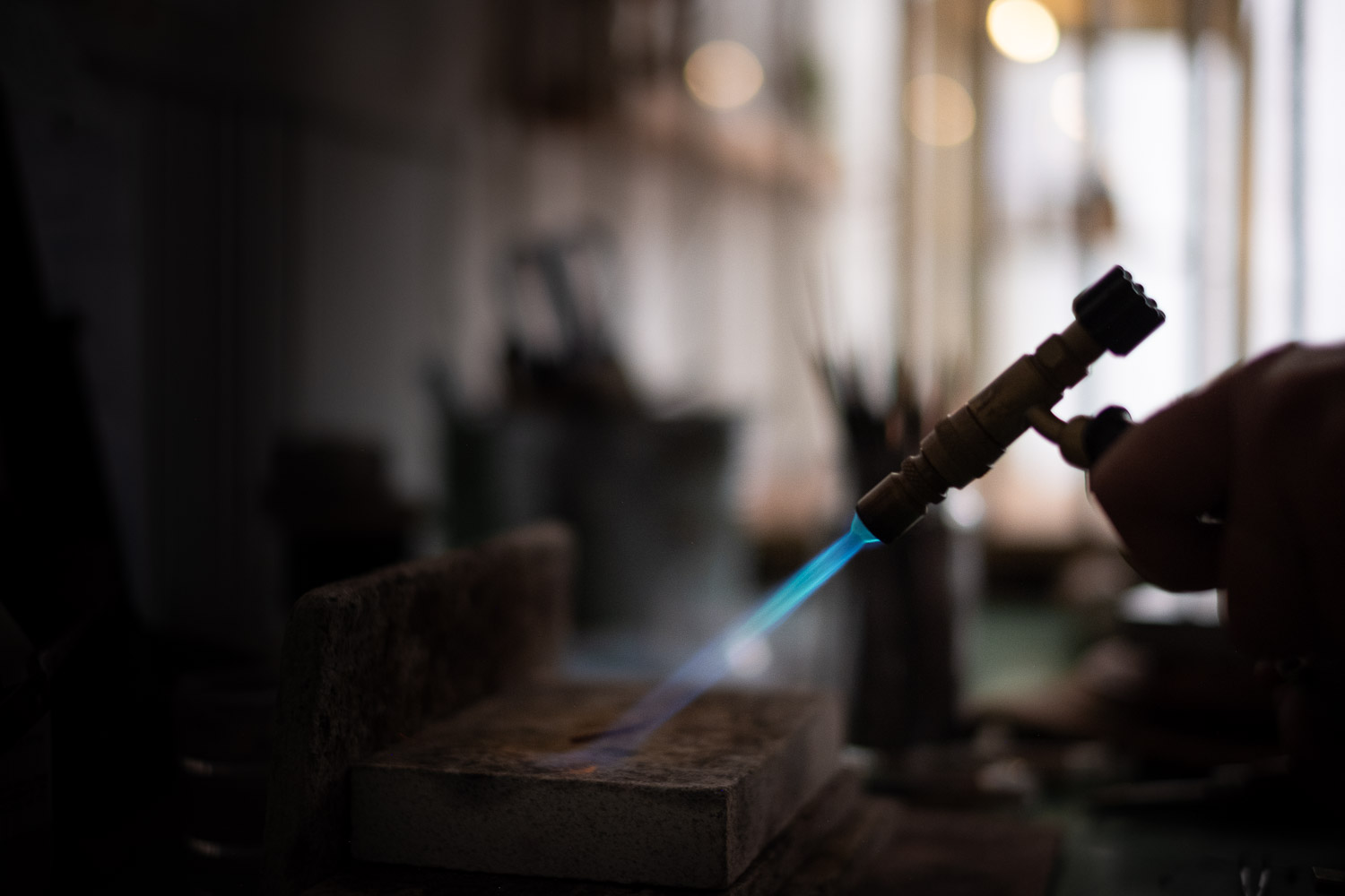 Séance photo portrait artisan créateur boutique atelier Helene Turbé Joaillère Bijoux à Nantes