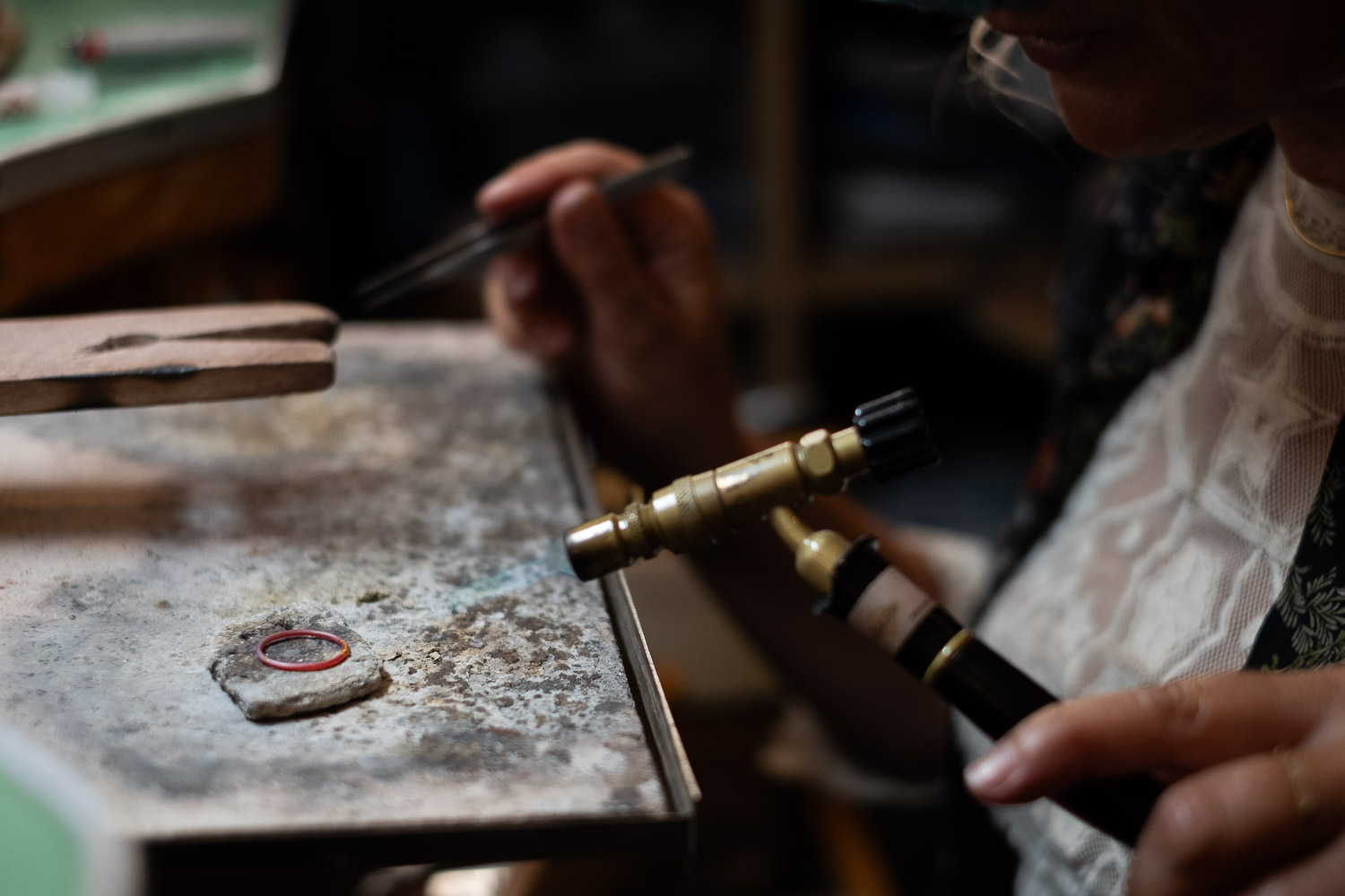 Séance photo portrait artisan créateur boutique atelier Helene Turbé Joaillère Bijoux à Nantes