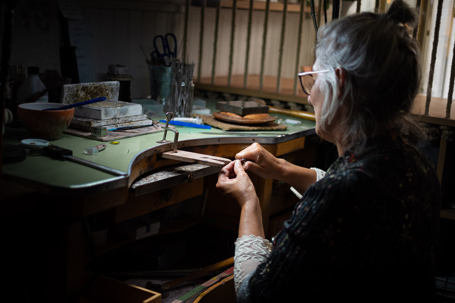 Séance photo portrait artisan créateur boutique atelier Helene Turbé Joaillère Bijoux à Nantes