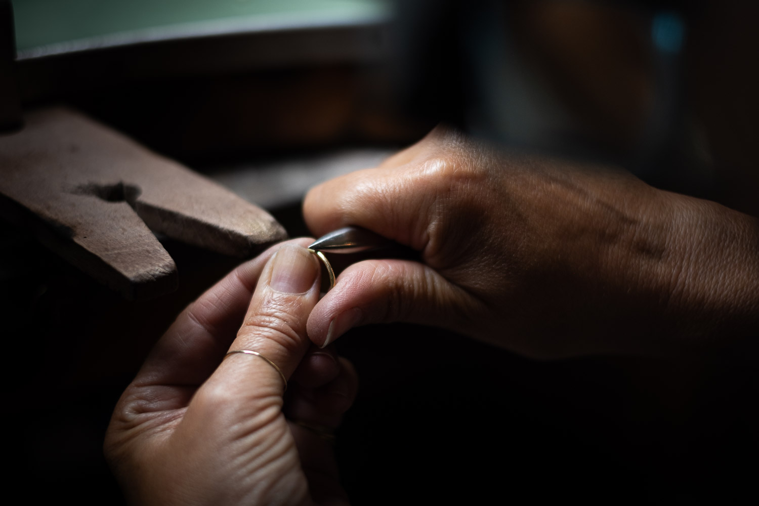 Séance photo portrait artisan créateur boutique atelier Helene Turbé Joaillère Bijoux à Nantes