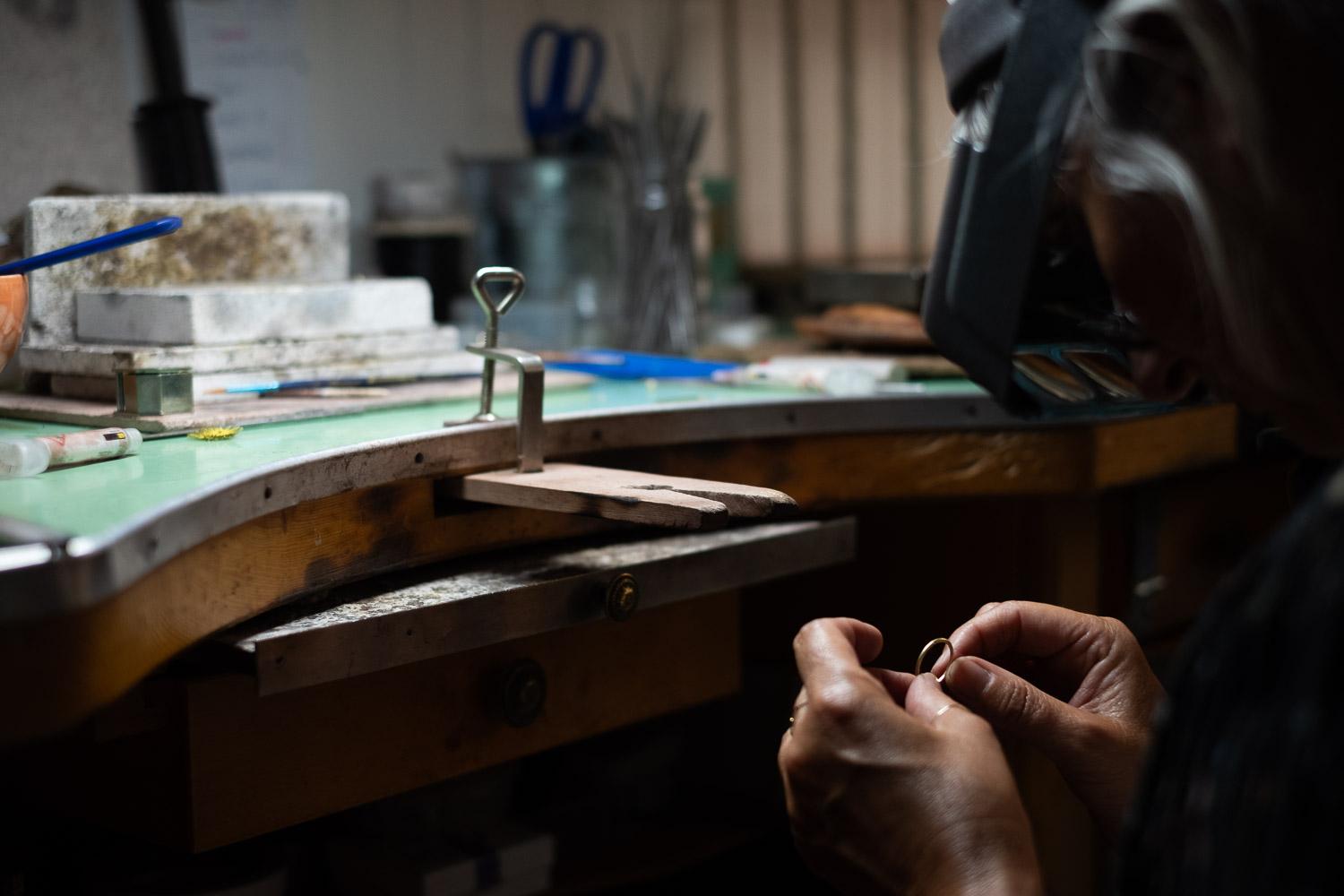 Séance photo portrait artisan créateur boutique atelier Helene Turbé Joaillère Bijoux à Nantes