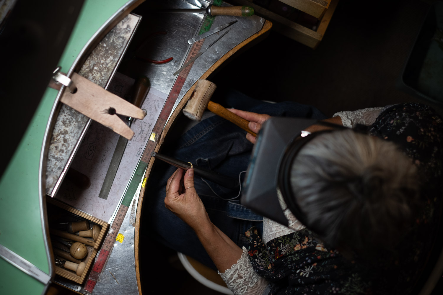 Séance photo portrait artisan créateur boutique atelier Helene Turbé Joaillère Bijoux à Nantes