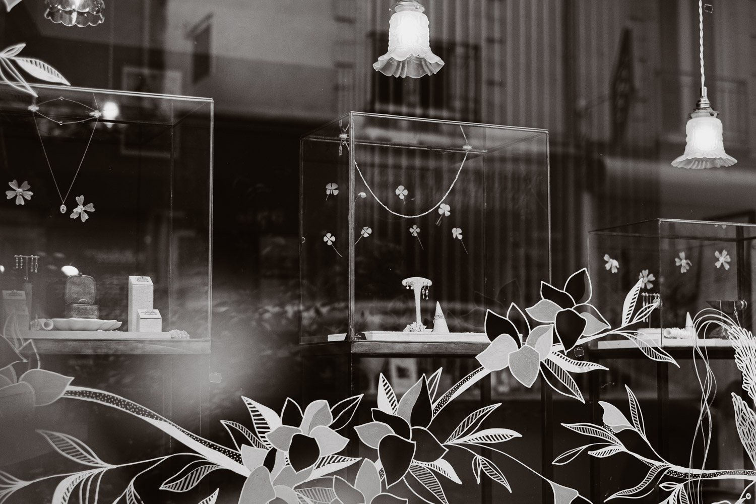 Séance N&B photo portrait artisan créateur boutique atelier Helene Turbé Joaillère Bijoux à Nantes