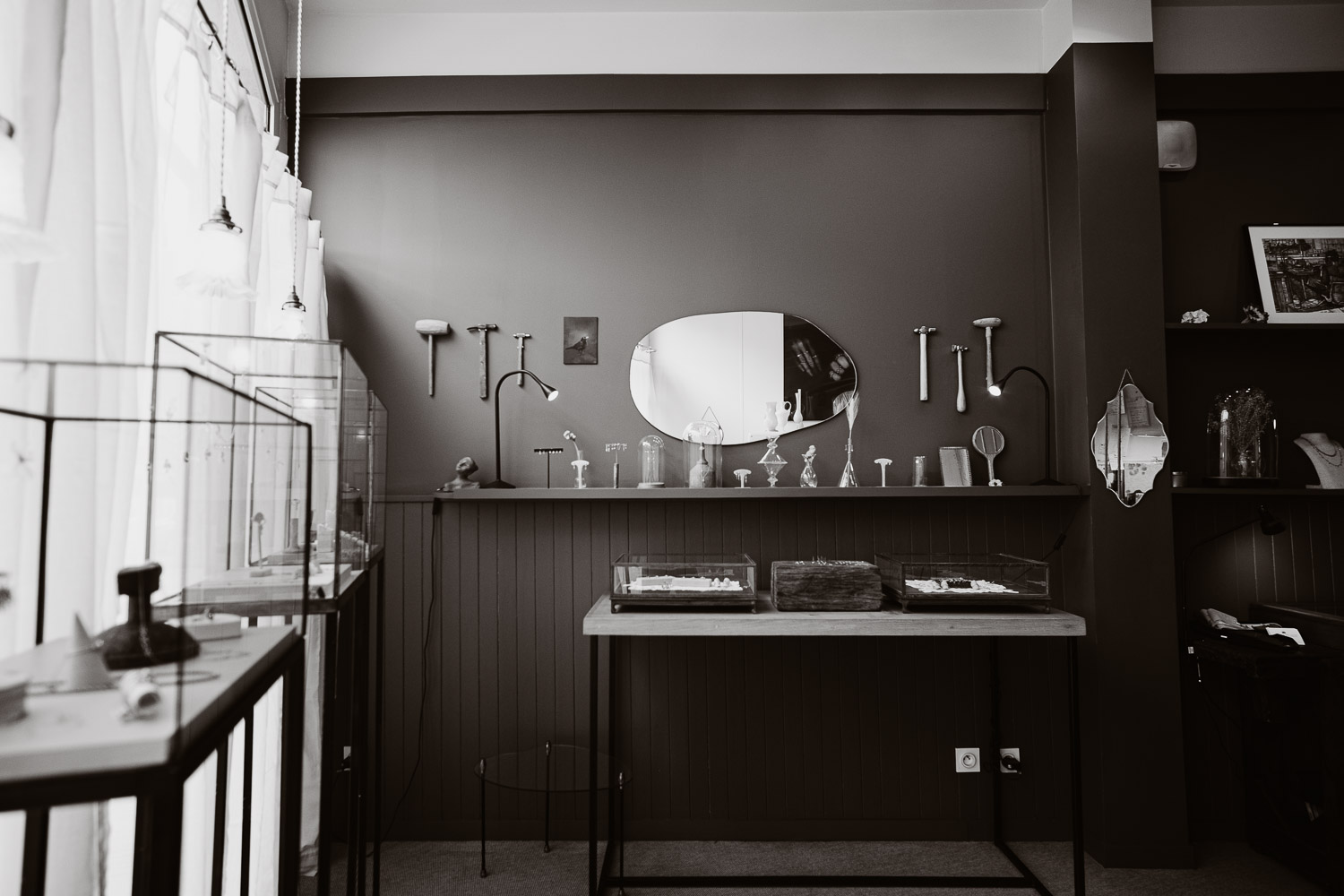 Séance N&B photo portrait artisan créateur boutique atelier Helene Turbé Joaillère Bijoux à Nantes